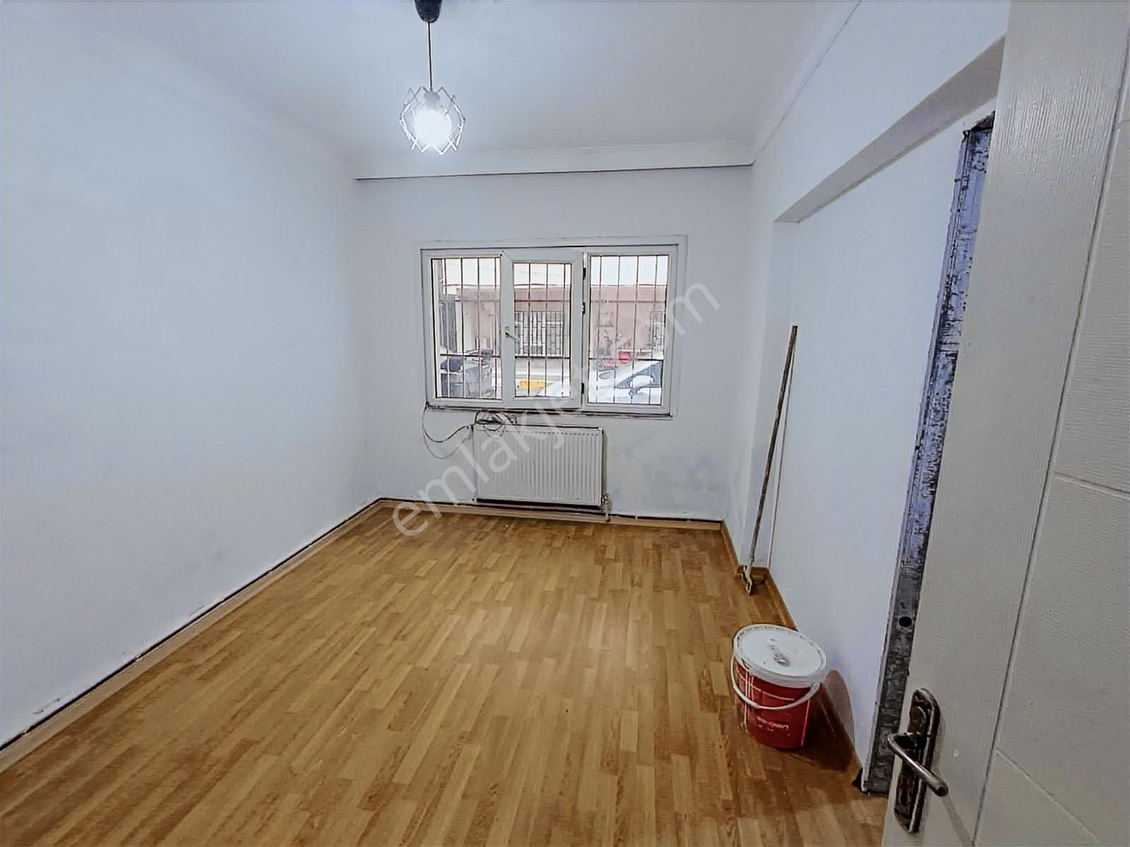 Pendik Çamçeşmede Satılık 2+1 70 M2 Giriş Kat Daire