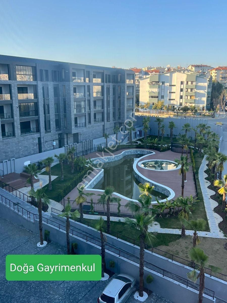 Kuşadası Merkezine Yakın Havuzlu Güvenlikli Sitede Daire