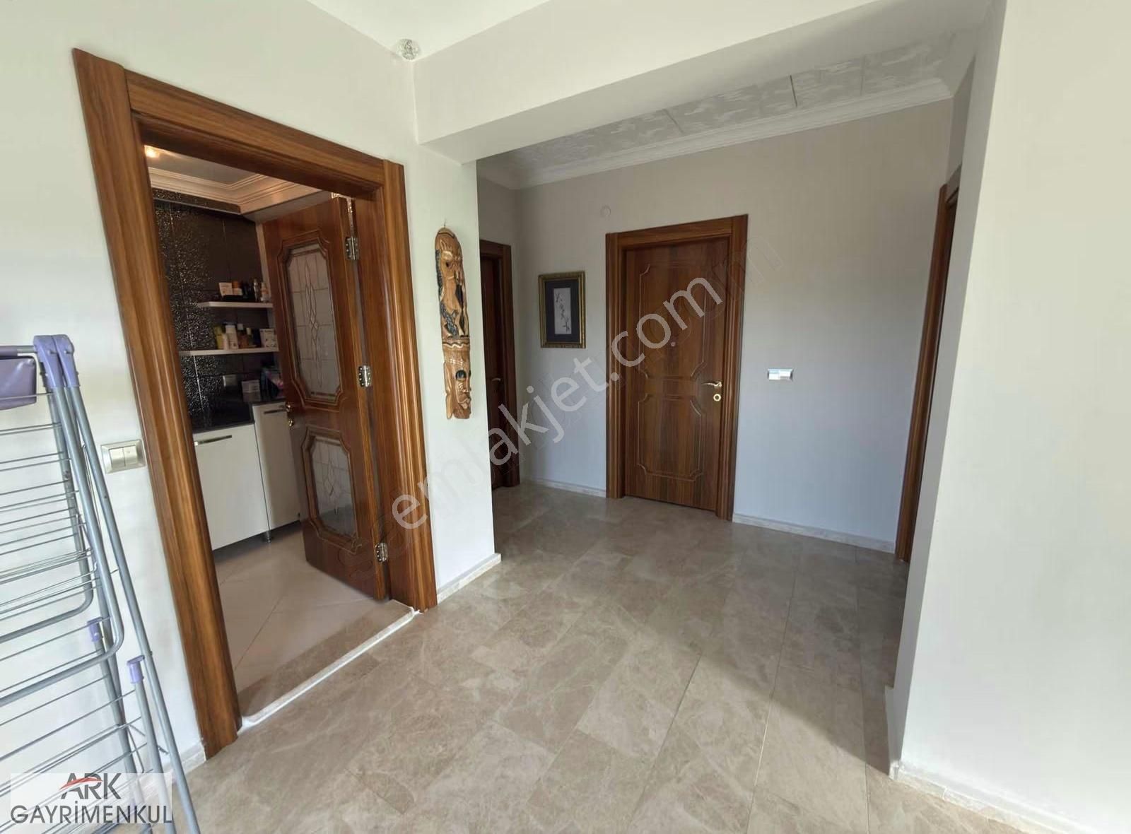 Lüks Sitede Havuzlu Lüks Eşyalı 1.000m2 Arsa'da Satılık Villa ! - Görsel 24