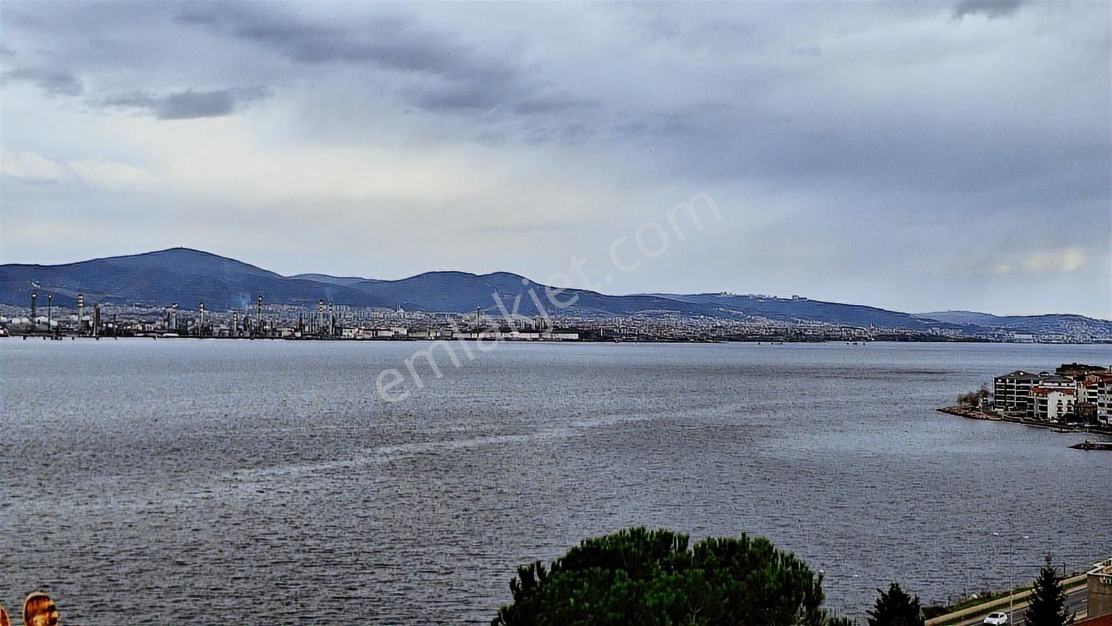 Halıdere De Deniz Manzaralı Asansörlü 2+1 Eşyalı Satılık Daire - Görsel 12