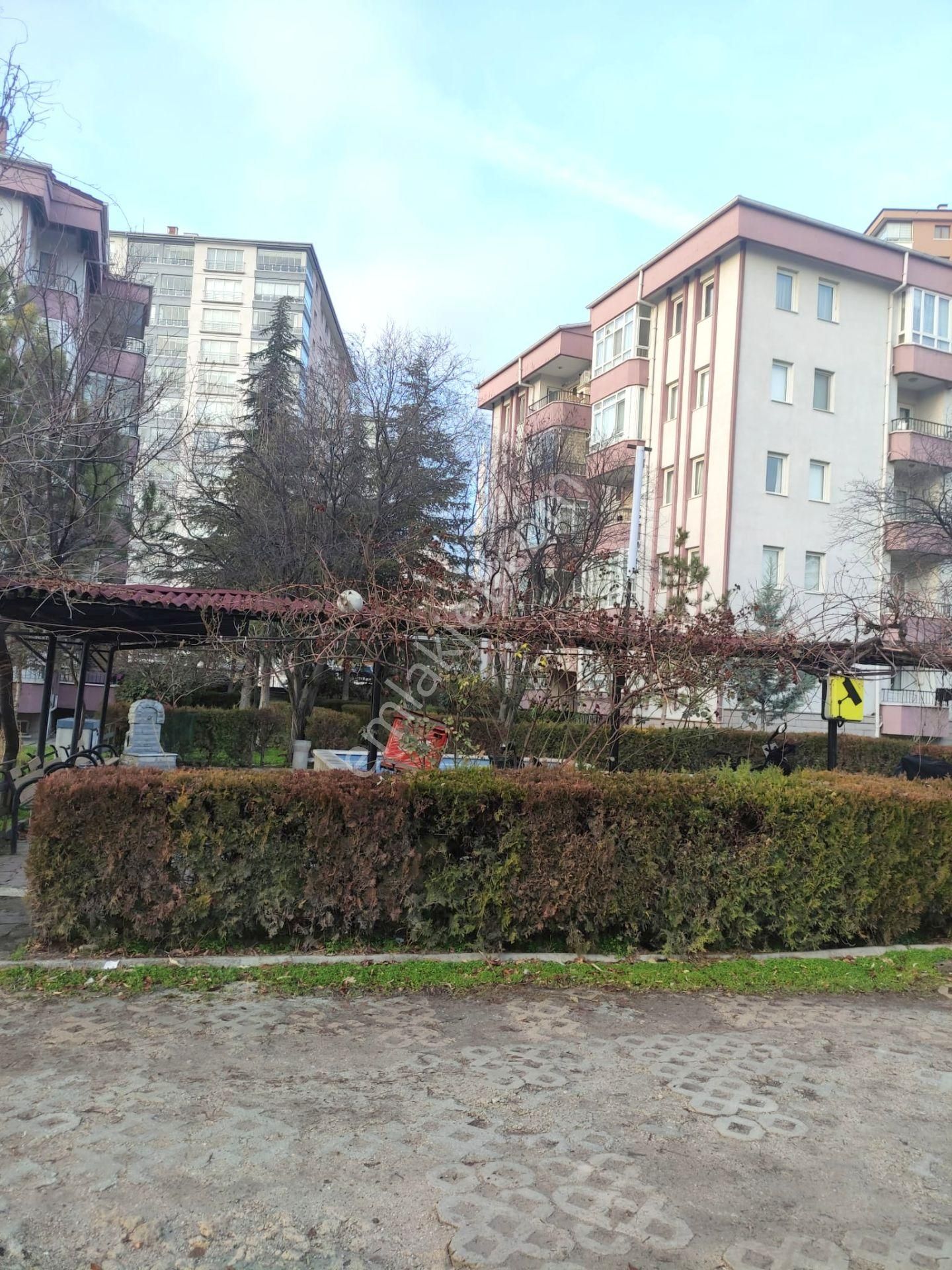 Emre Emlak'tan Oğuzlar Mh'de Site İçi 3+1 Yeşillikler İçinde Pırıl Pırıl Daire - Görsel 25