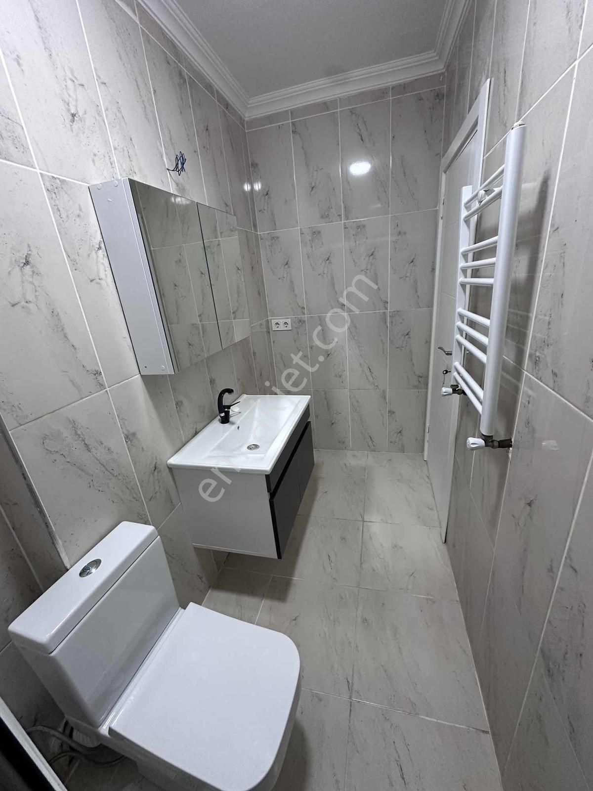 Hürriyet Mahallesi Cemilbengü Caddesi Sonu Manzaralı Satılık 3+1 - Görsel 5