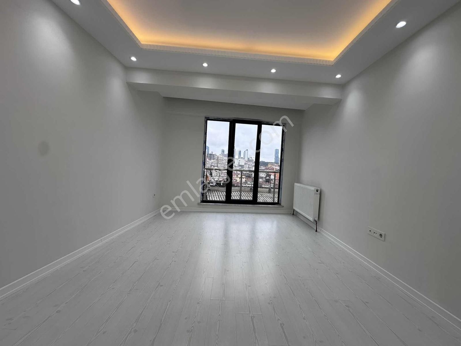 Hürriyet Mahallesi Cemilbengü Caddesi Sonu Manzaralı Satılık 3+1 - Görsel 19