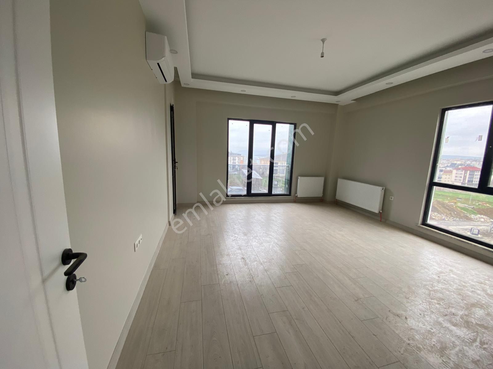 Ak Auto Gayrimenkul'den Atatürk Mah Merkezi Konumda Satılık 3+1 Daire