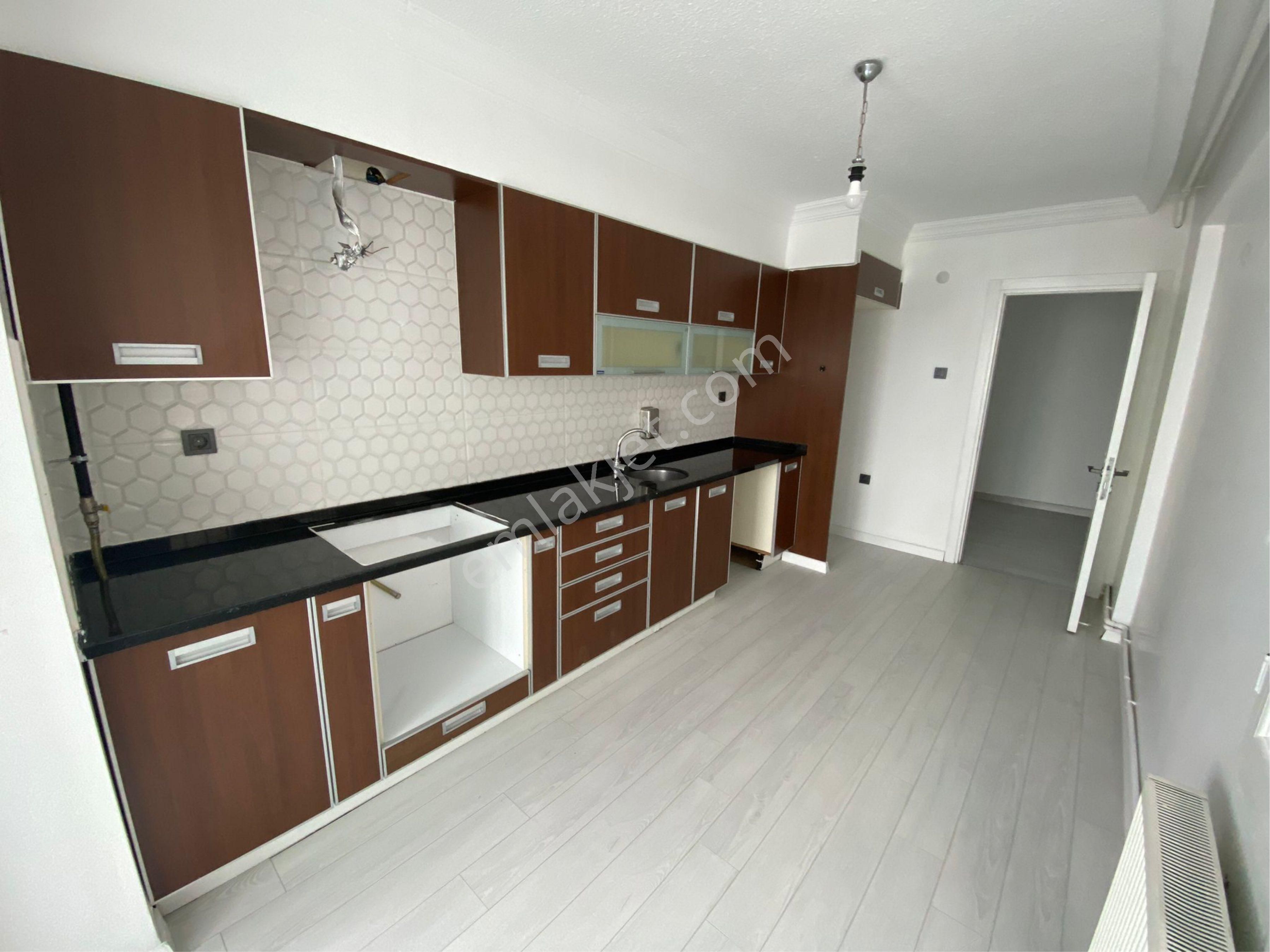 Güzelyalı Mh Bulvar Üzerinde Merkezi Konumda 3+1 Geniş Kiralık Daire - Görsel 2