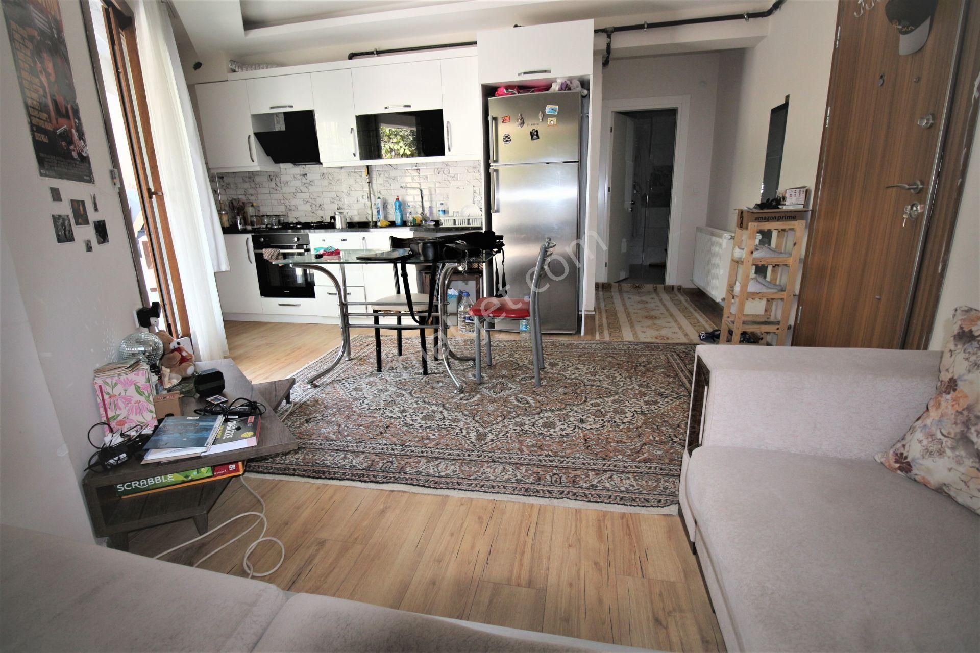 Arga'dan Üçkuyular Meydan Yakını Eşyalı 1+1 Kiralık Daire.