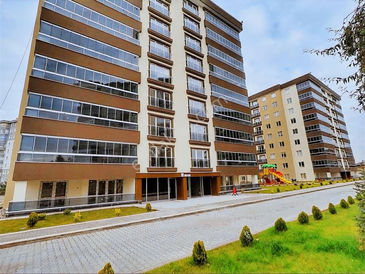 Kredi Limitsiz Çamlıtepe Sitesinde 4+1 Kapalı Otoparklı