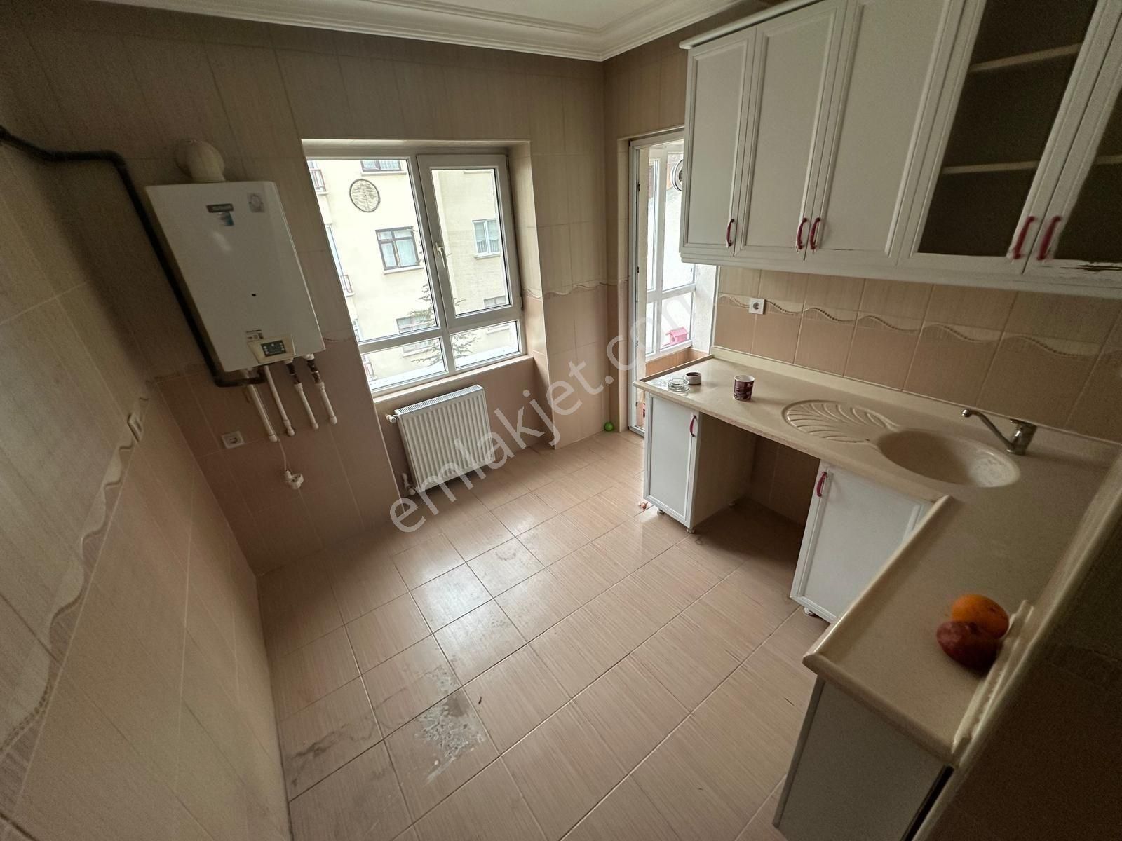 Akşemsettin Mh'de 2+1 90m² Asansörlü Bağımsız Ara Katta Yapılı Daire - Görsel 2