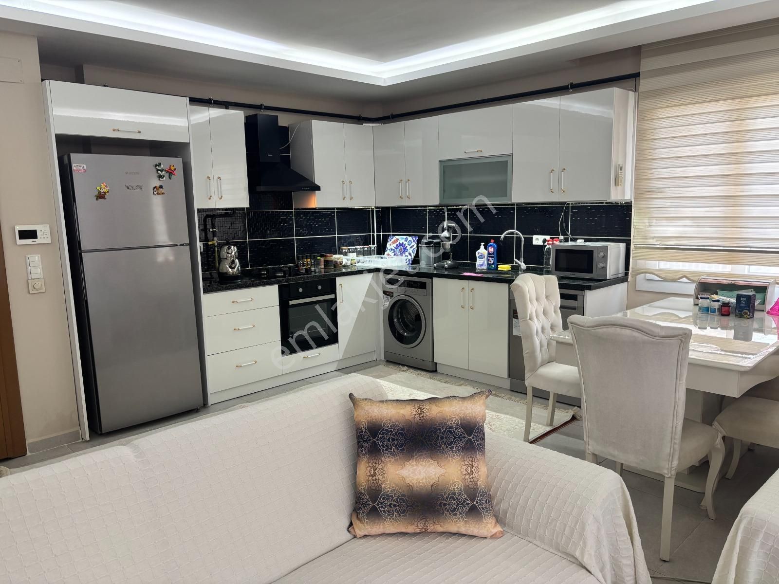 2+1huzurevleri 7yaş 85m2 Geniş 9-2katı Kdb Cephe Hasarsız 2bloklu Site 3,600,000tl