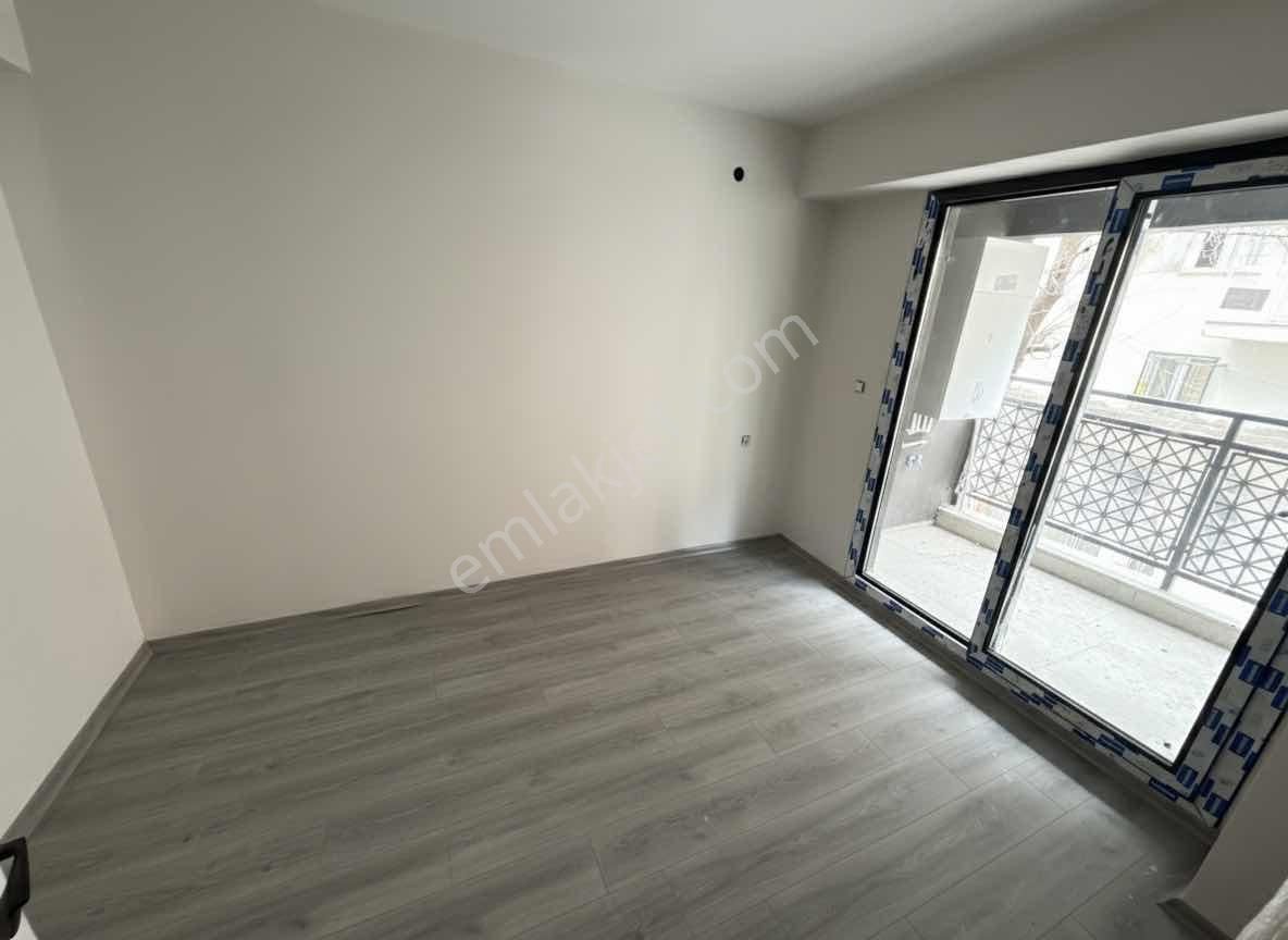 Çiğli Yeni Mah. 1+1 Kiralık Daire - Görsel 4