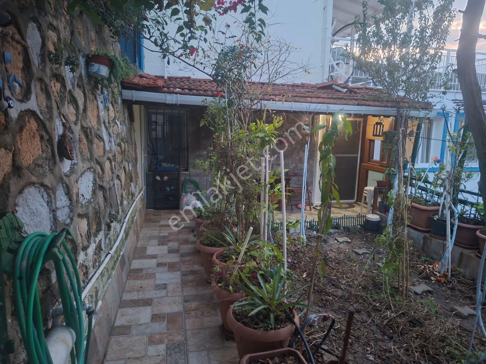 Foça Cumhuriyet Mahallesinde Site İçerisinde 2+1 Satılık Villa - Görsel 11