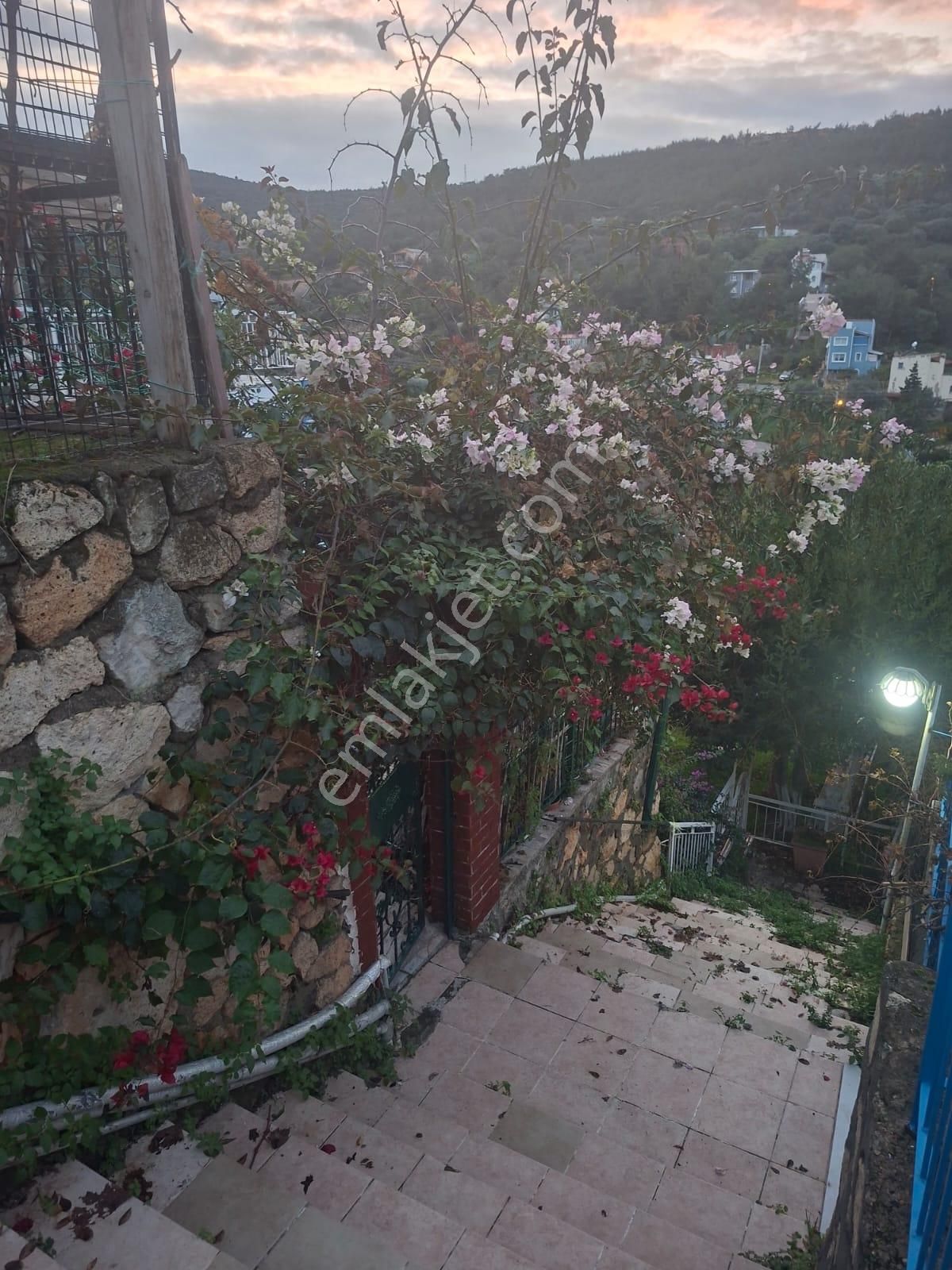 Foça Cumhuriyet Mahallesinde Site İçerisinde 2+1 Satılık Villa - Görsel 15