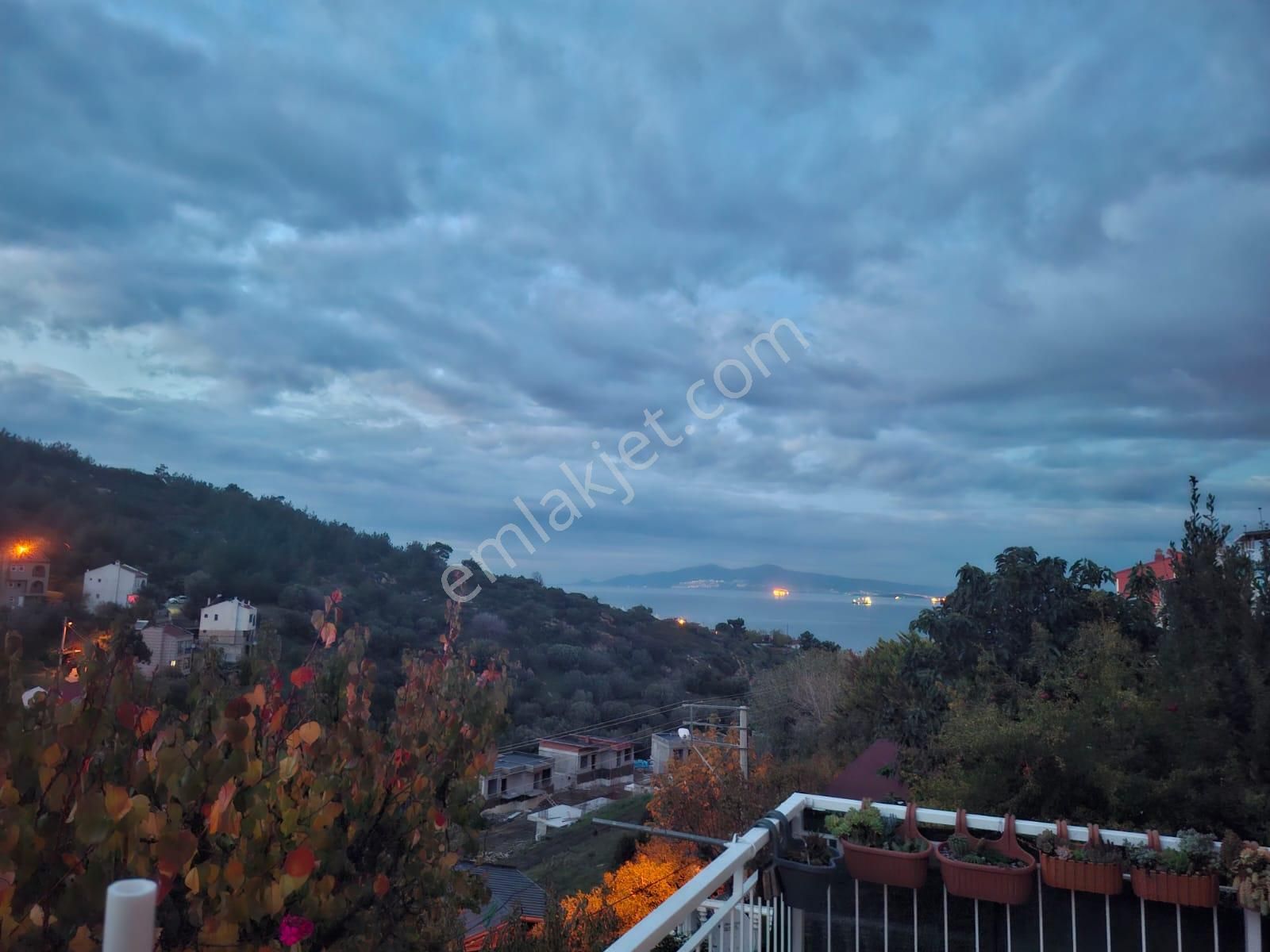 Foça Cumhuriyet Mahallesinde Site İçerisinde 2+1 Satılık Villa - Görsel 10