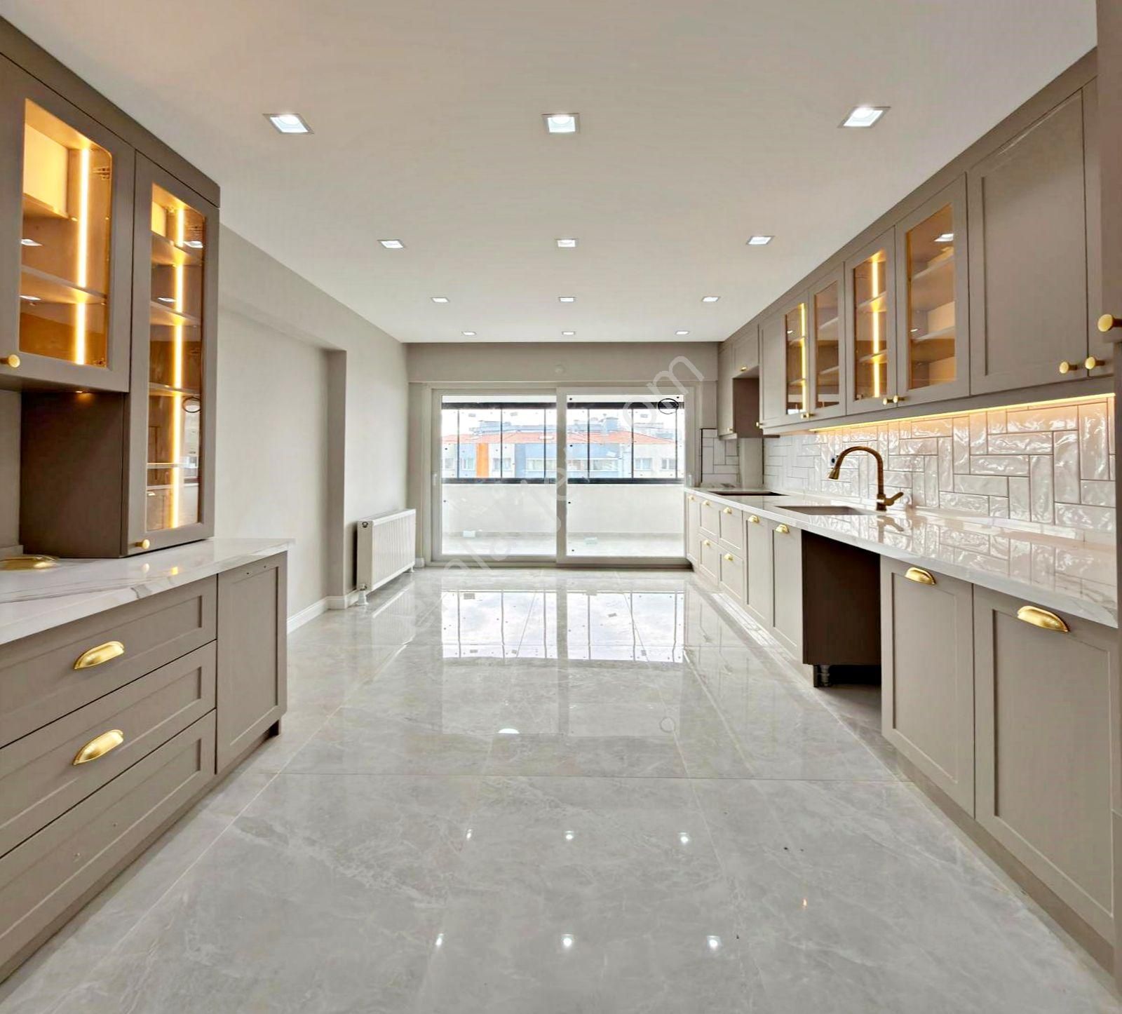 Beykentte Havuzlu Güvenlikli Sitede Ful Yapılı 4+1 Satılık Daire