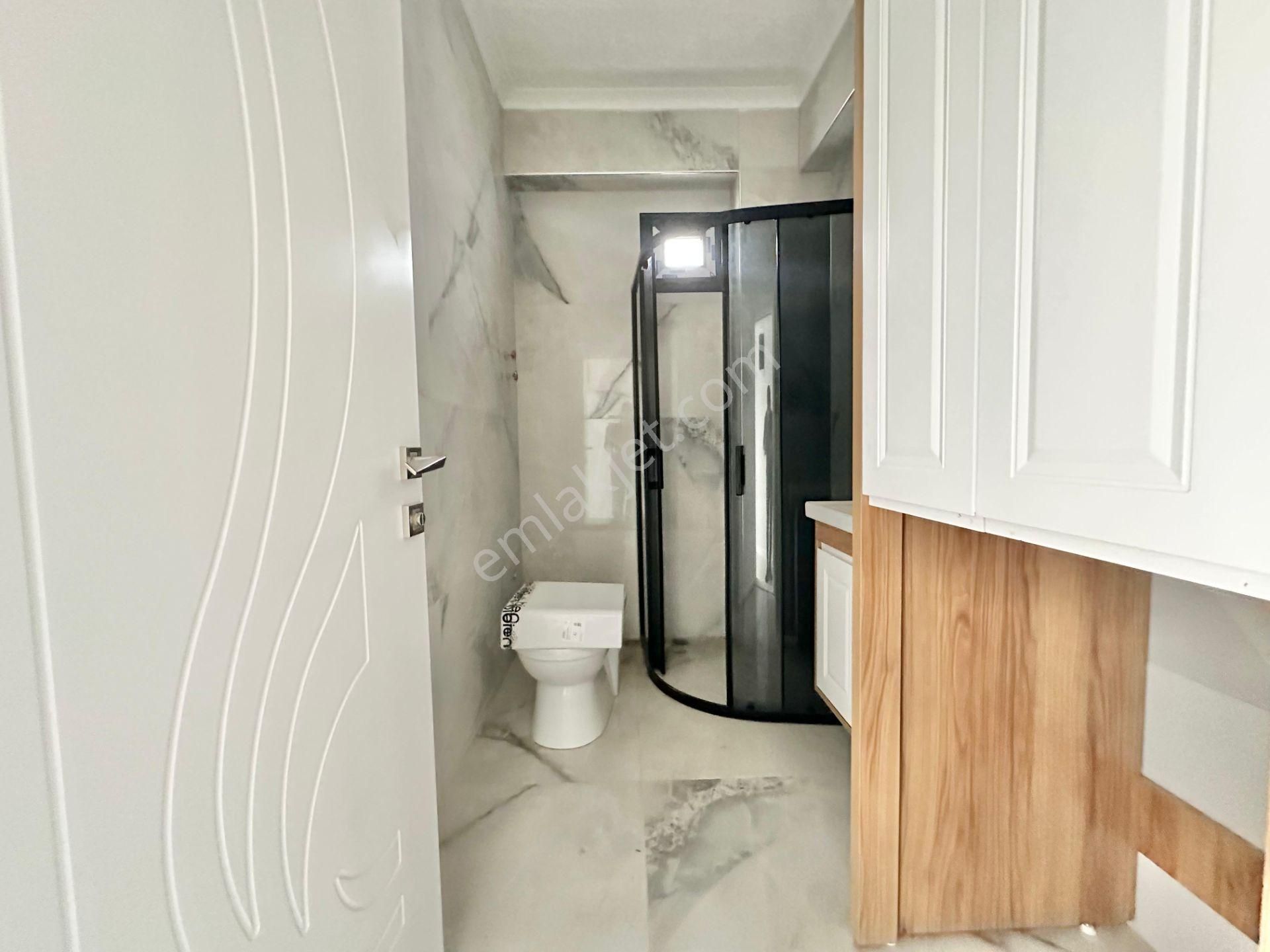 ꧁ay Emlaktan꧂küçükkuyu Mıhlı'da Lüks Butik Sitede Denize 300 M Bahçe Kullanımlı Satılık 2+1 Daire - Görsel 24