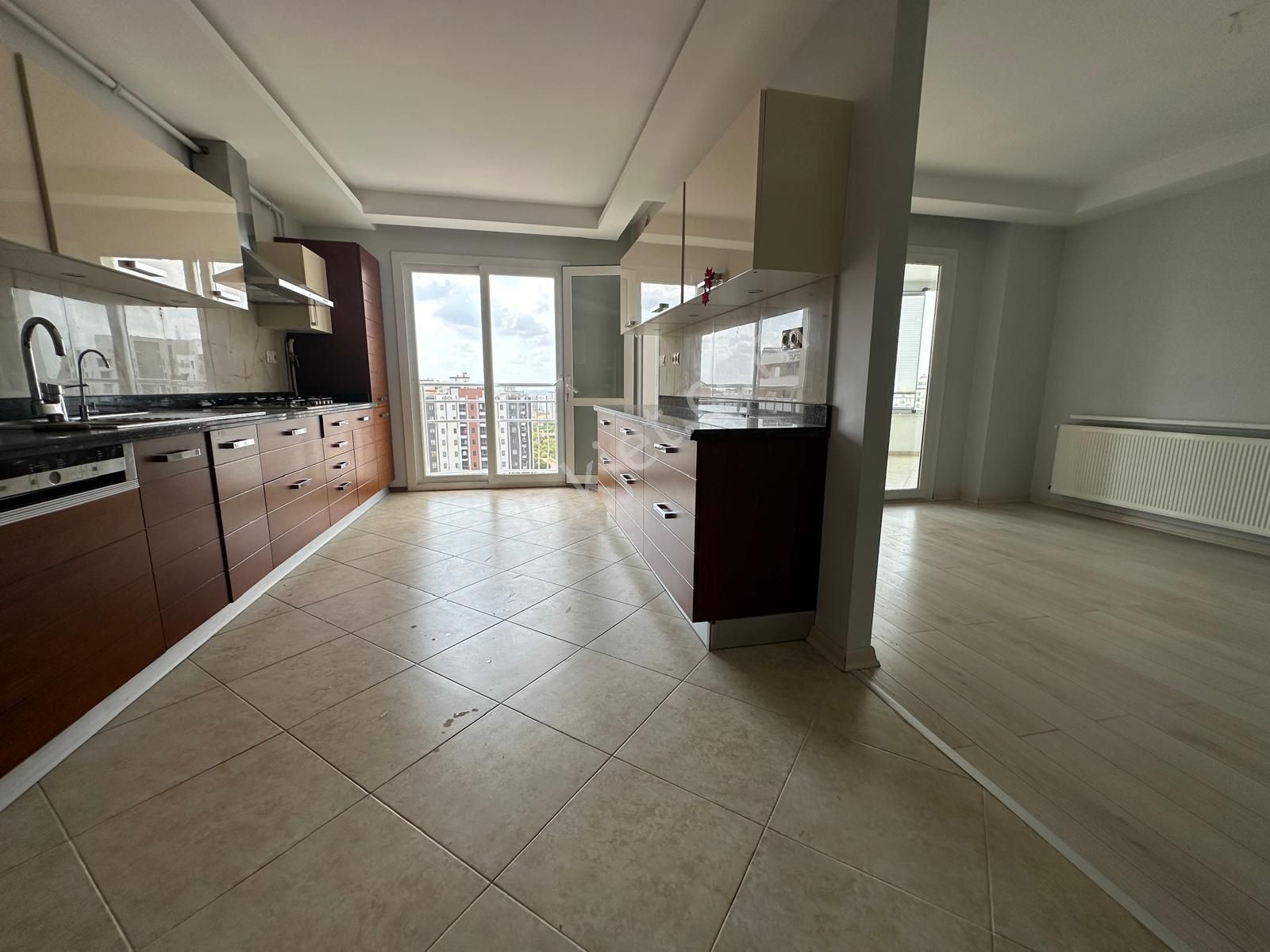 Gürselpaşa Mahallesinde 7/24 Güvenlikli Sitede 4+1 Lüks Kiralık Daire - Görsel 2