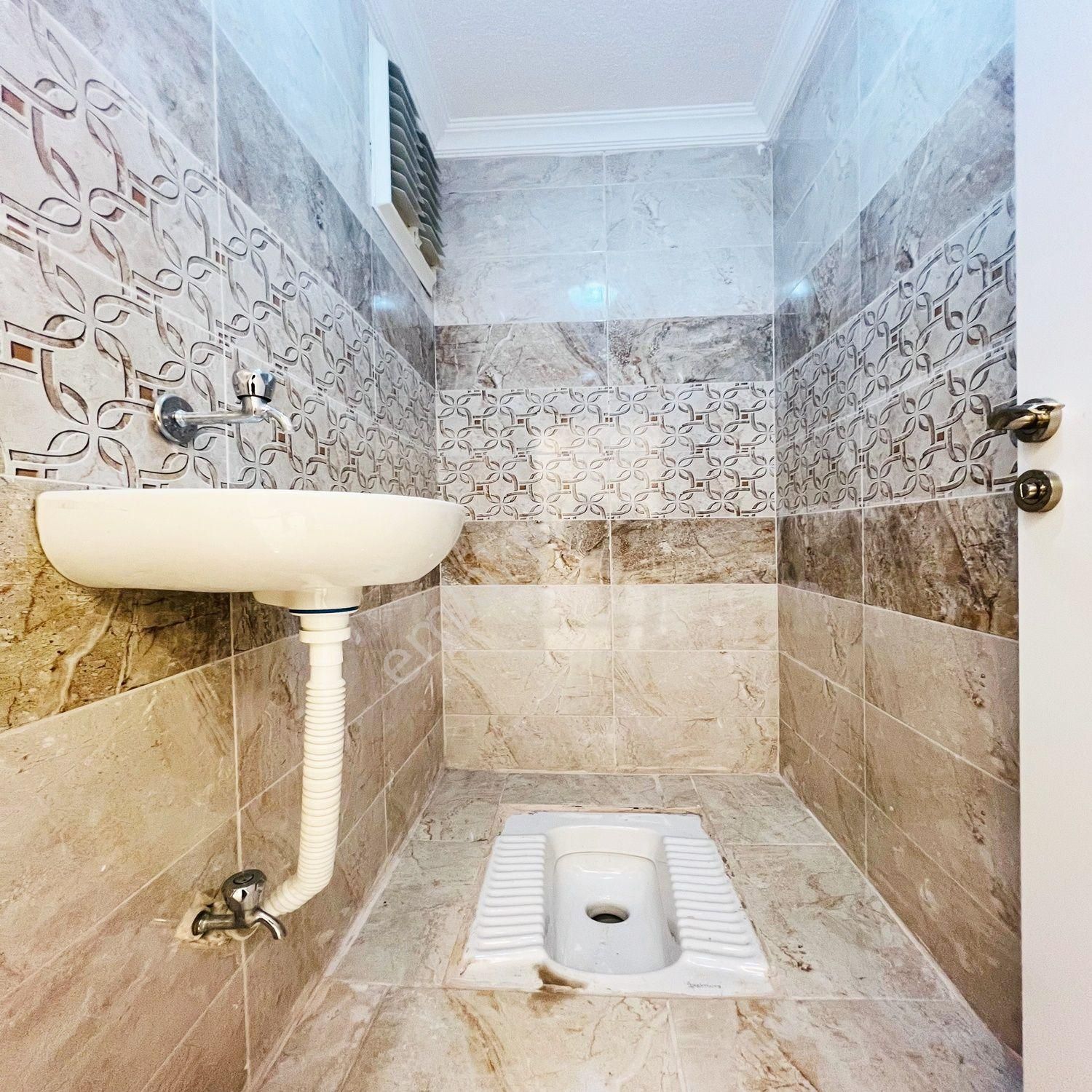 Cadde Üzeri Metrobüse 5dk! Aile Binasında Balkonlu Arakat Daire - Görsel 26