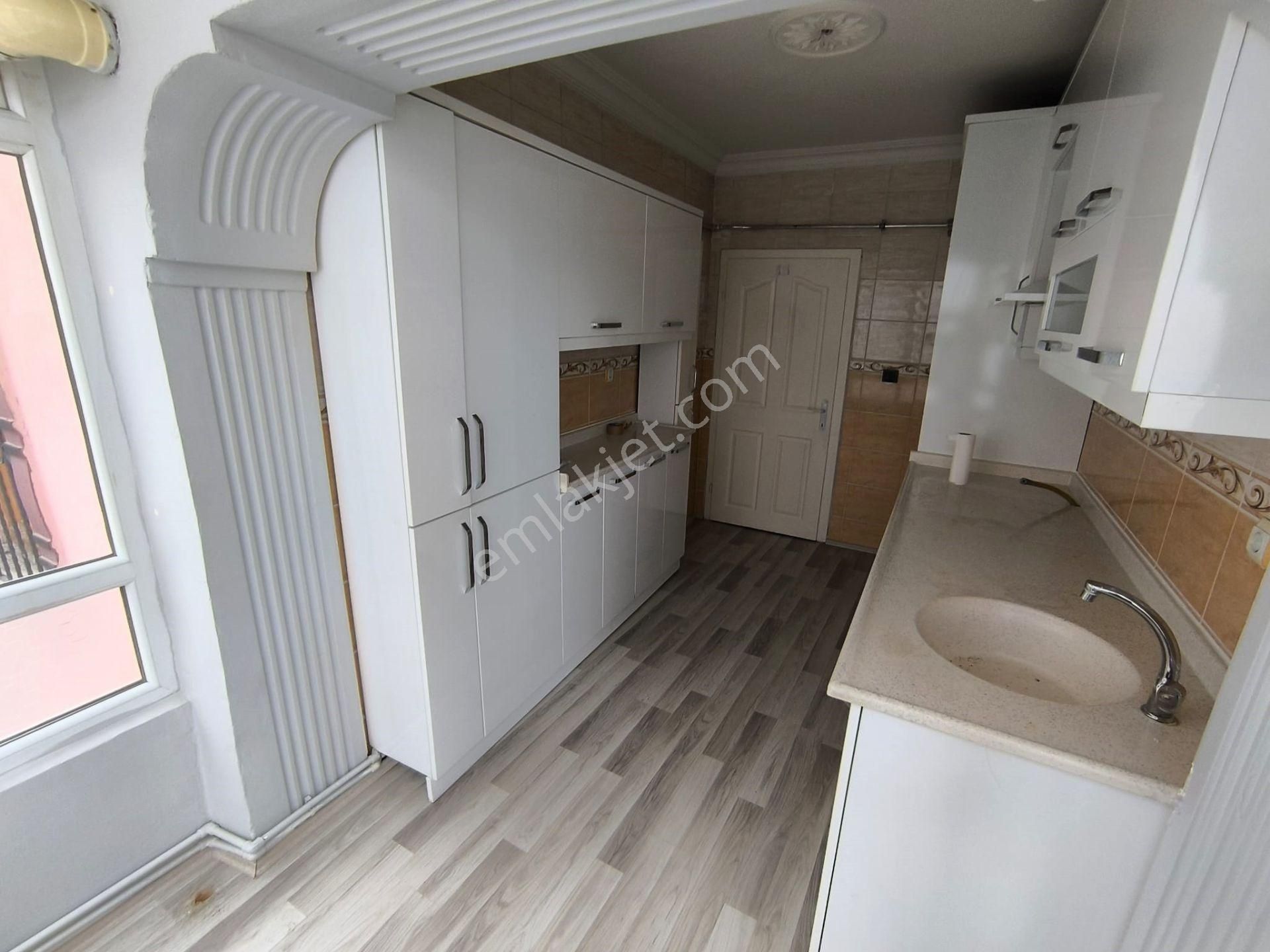 Mareşal Çakmak Mah'de Asansörlü 3+1 Satılık Daire