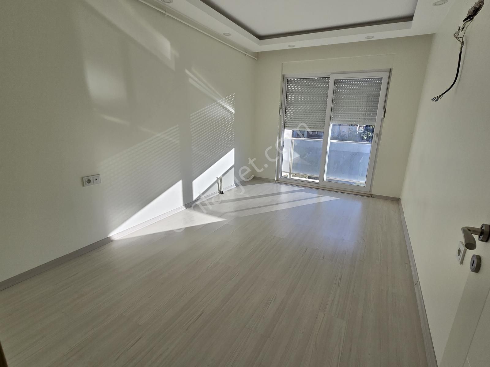 Güvenlikli Bölgenin Enbüyük Aile Sitesinde,havuz Cephe Ferah 2+1 - Görsel 24
