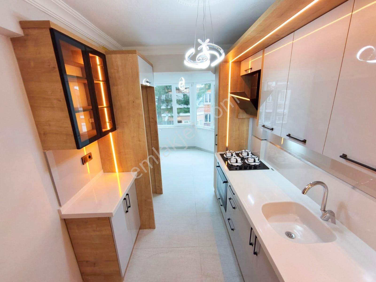 ⚫🟣akçay'ın Merkezin'de Arakat Geniş Balkonlu Full Yapılı Ve Masrafsız 2+1 Daire