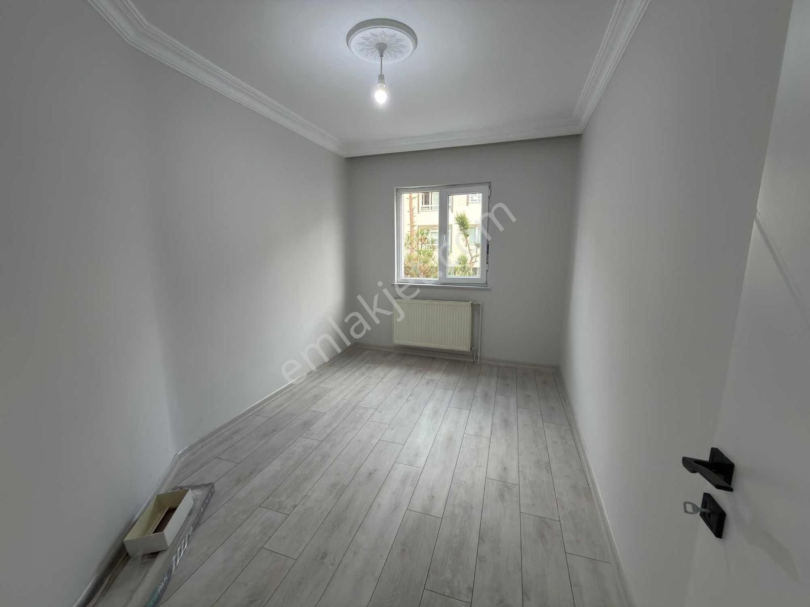 Etimesgut 30 Ağustos Mah.luks Yapılı Ön Cephe Ara Kat 3+1 Daire - Görsel 3