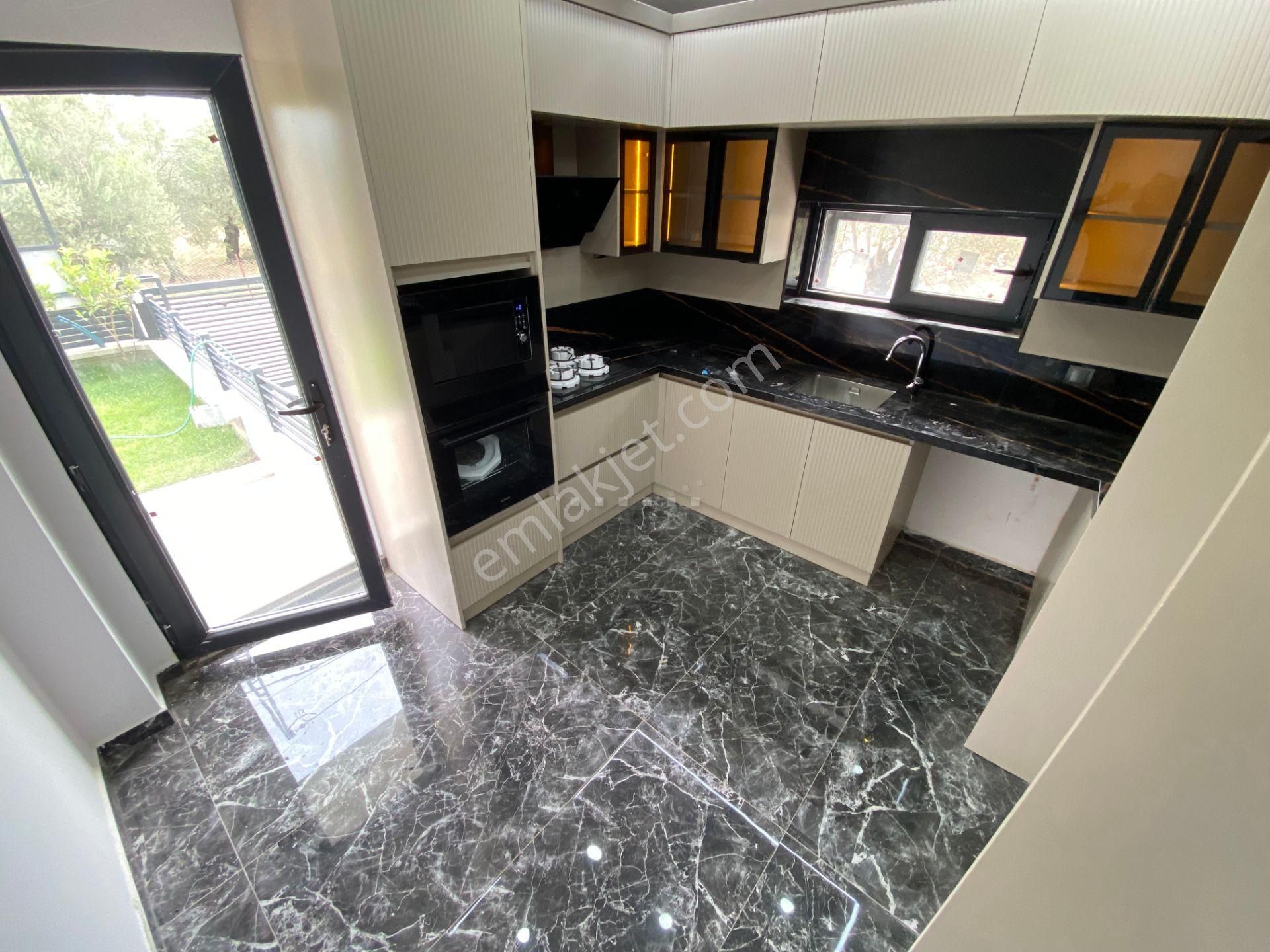 Mera Emlaktan Zeytinli'de Müstakil Bahçeli 260 M2 5+1 Lüx Villa - Görsel 15