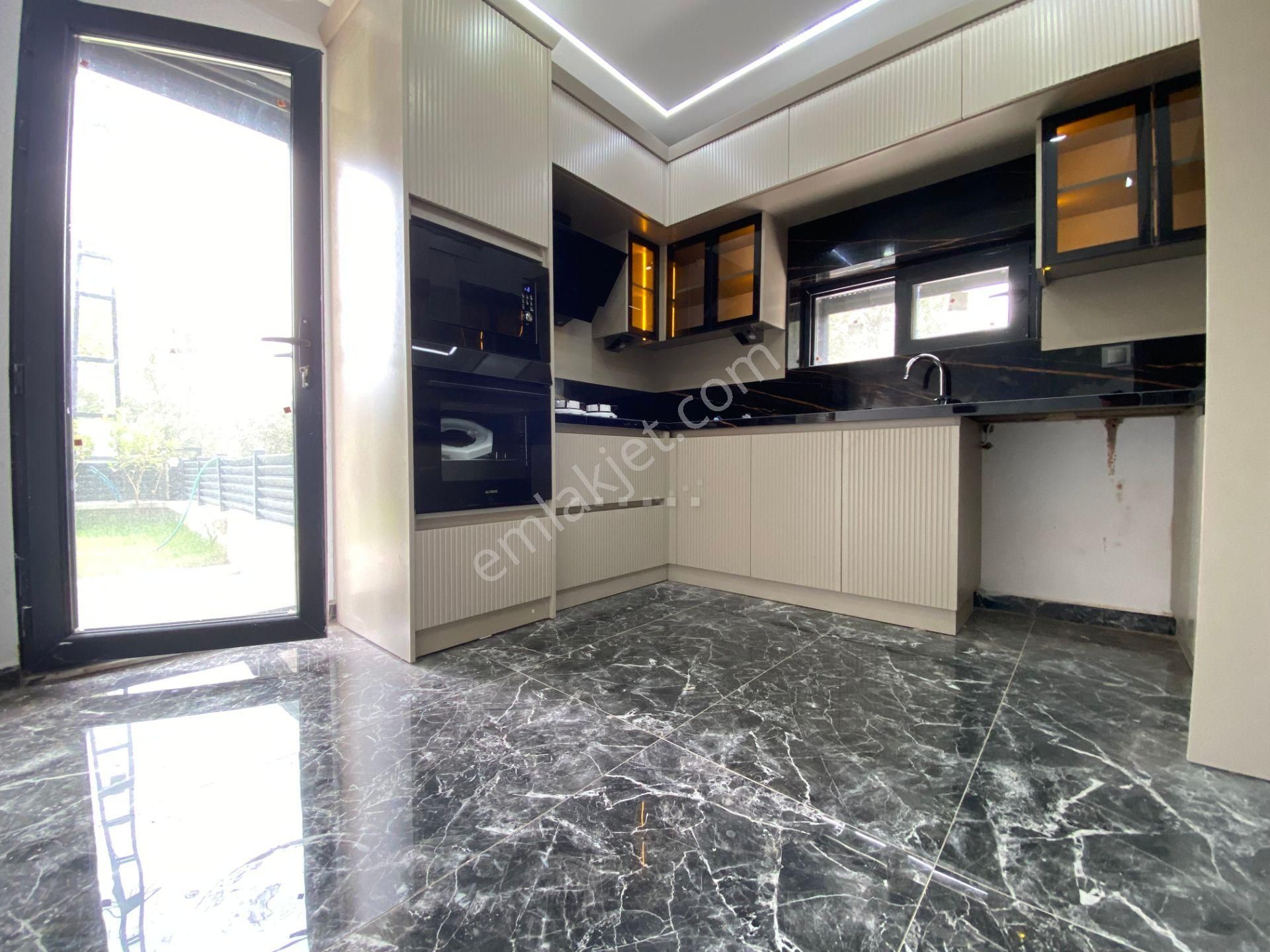 Mera Emlaktan Zeytinli'de Müstakil Bahçeli 260 M2 5+1 Lüx Villa - Görsel 16