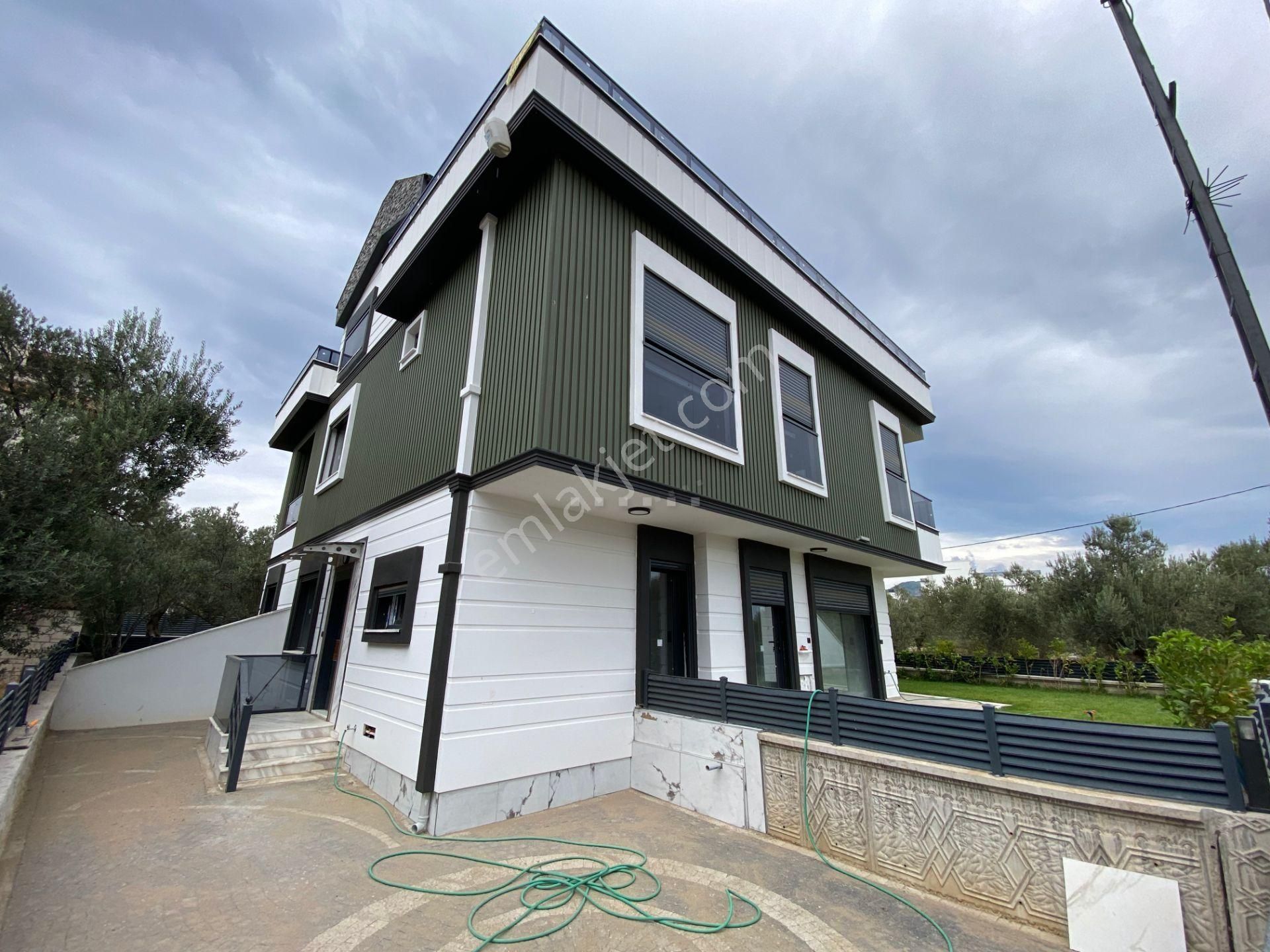 Mera Emlaktan Zeytinli'de Müstakil Bahçeli 260 M2 5+1 Lüx Villa - Görsel 3