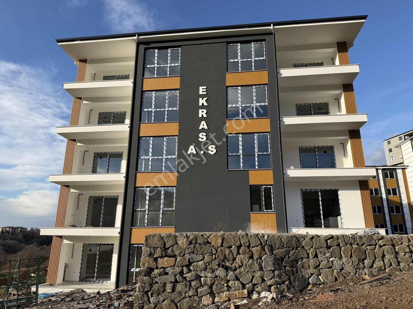 Fatih Mh'de Site İçerisinde 2+1 90 M² Daire* Geniş Balkon