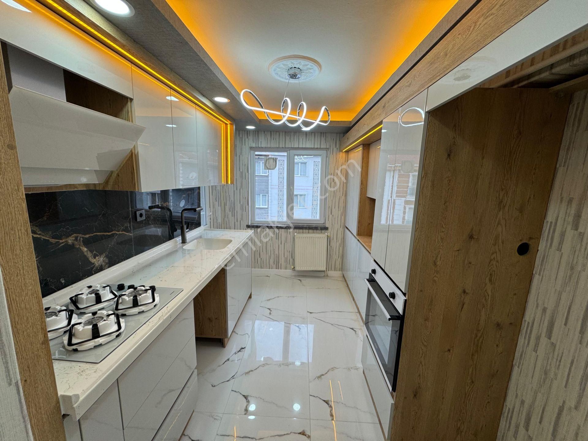 Es-as'tan Akşemsettin Mahallesinde Katta 3+1 Full Yapılı Fırsat Daire!