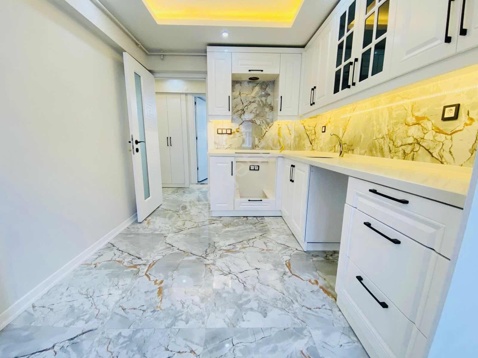 İbrahim Çelebi Mevki 3+1 Lüks Ara Kat Fırsatı - Görsel 19