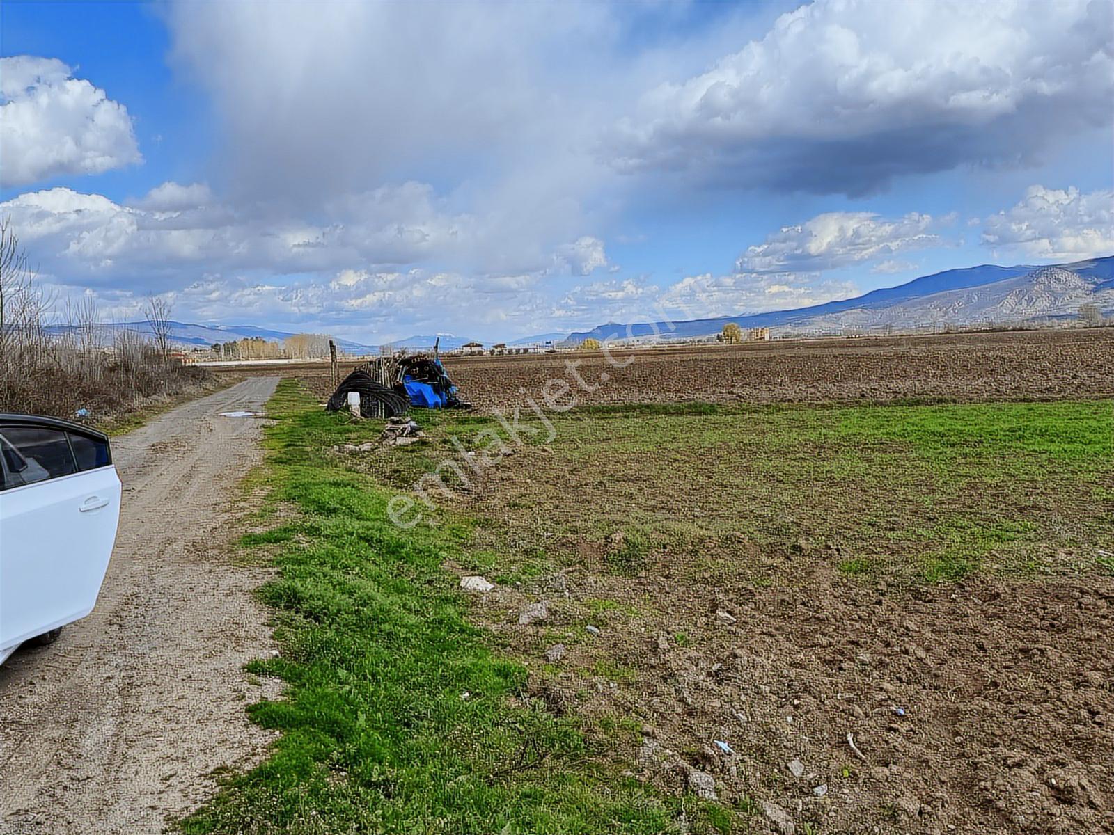 Dökmetepe'de Petrolün Arkasında 4320m2 Tek Tapulu Takasa Açık