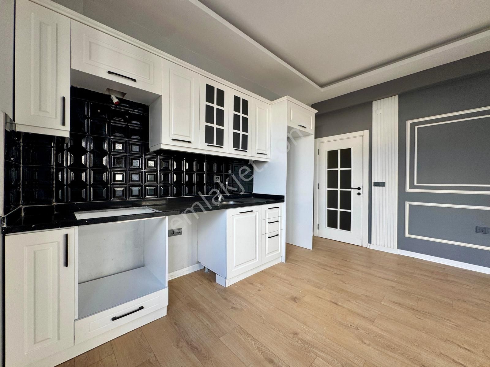 🏡 Referans'tan Akçay'da Ara Kat Ön Cephe Şık Tasarımlı 2+1 Daire - Görsel 3