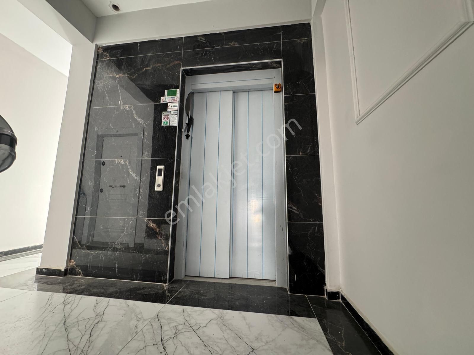 🏡 Referans'tan Akçay'da Ara Kat Ön Cephe Şık Tasarımlı 2+1 Daire - Görsel 24