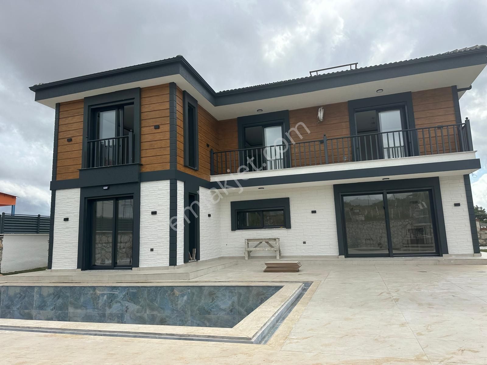 Aydın Didim Seyrantepe Satılık 4+1 600 M2 Arsa İçerisinde Havuzlu Geniş 2 Ebeveyn Banyolu Müstakil