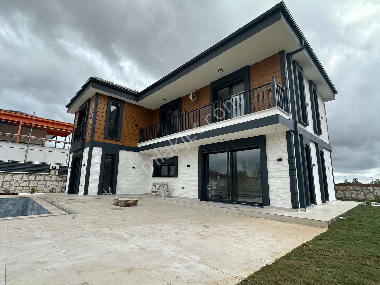 Aydın Didim Seyrantepe Satılık 4+1 600 M2 Arsa İçerisinde Havuzlu Geniş 2 Ebeveyn Banyolu Müstakil - Görsel 5