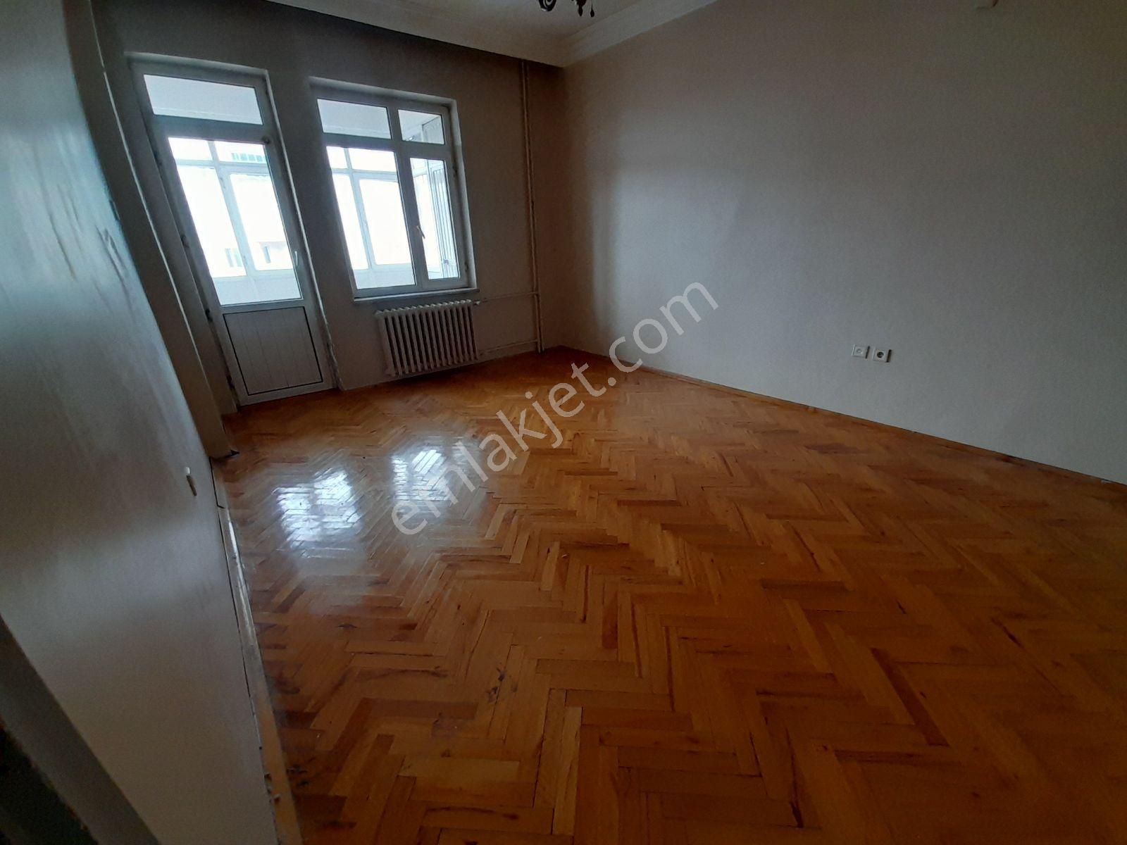 Erciyesevlerde Satılık Geniş 4+1 Daire - Görsel 8