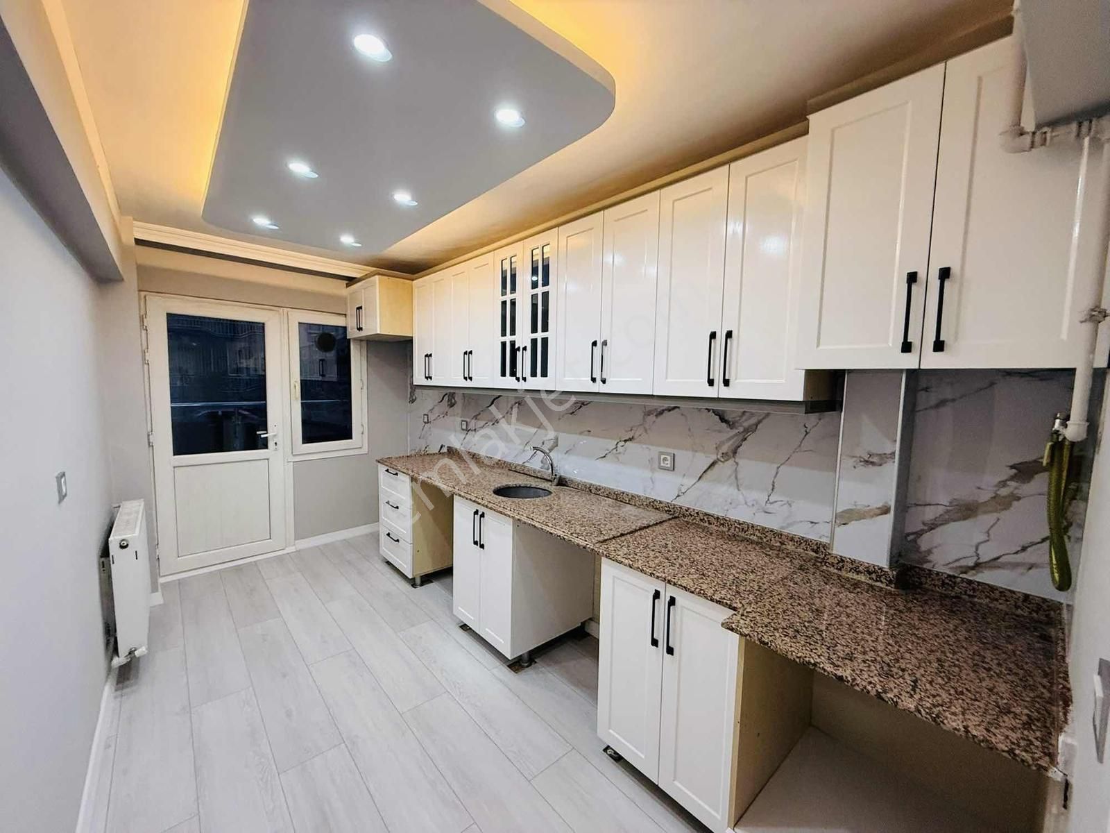 Yeni Mahallede 15 Yaşında 2+1 Lüks Daire Fırsatı - Görsel 3