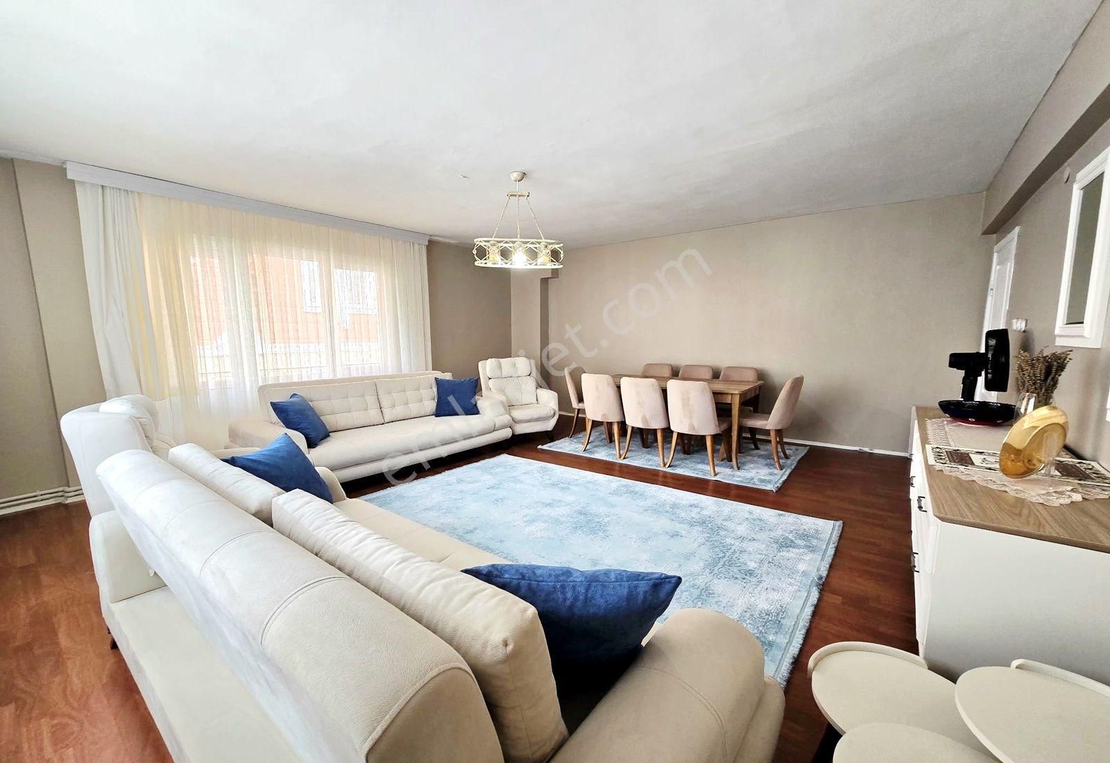 Weal World' Den E5, Metrobüs Yakını, Bir Kat Eksiği Olan, 3+1, 150 M2, Geniş Fırsat Daire .. - Görsel 3