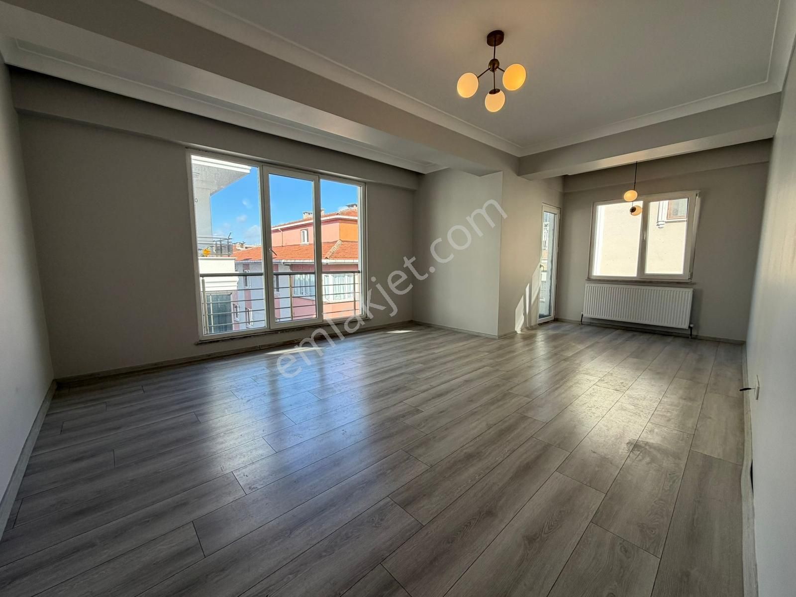 ▃yatırım▃küçükyalıda E5'e Ve Metroya Yakın Nezih Muhitte 4+2