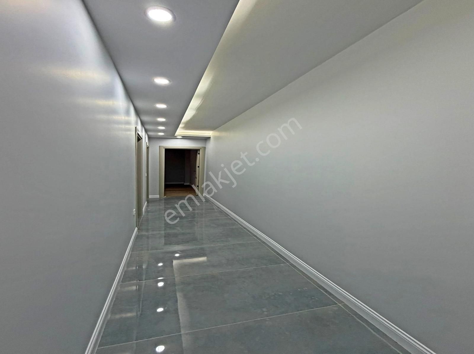 Metrobüse Yakın Sıfır Binada Büyük M2 Bahçeli 2+1 Bahçe Katı - Görsel 3