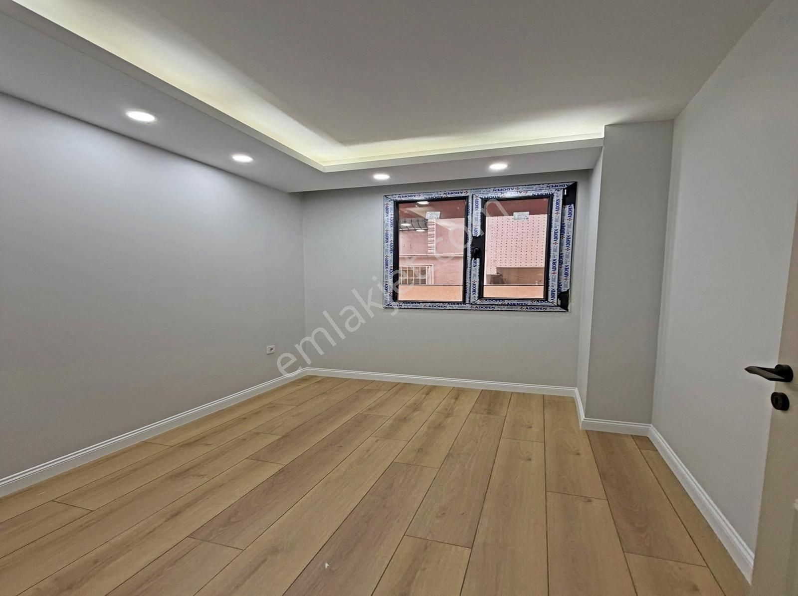 Metrobüse Yakın Sıfır Binada Büyük M2 Bahçeli 2+1 Bahçe Katı - Görsel 14