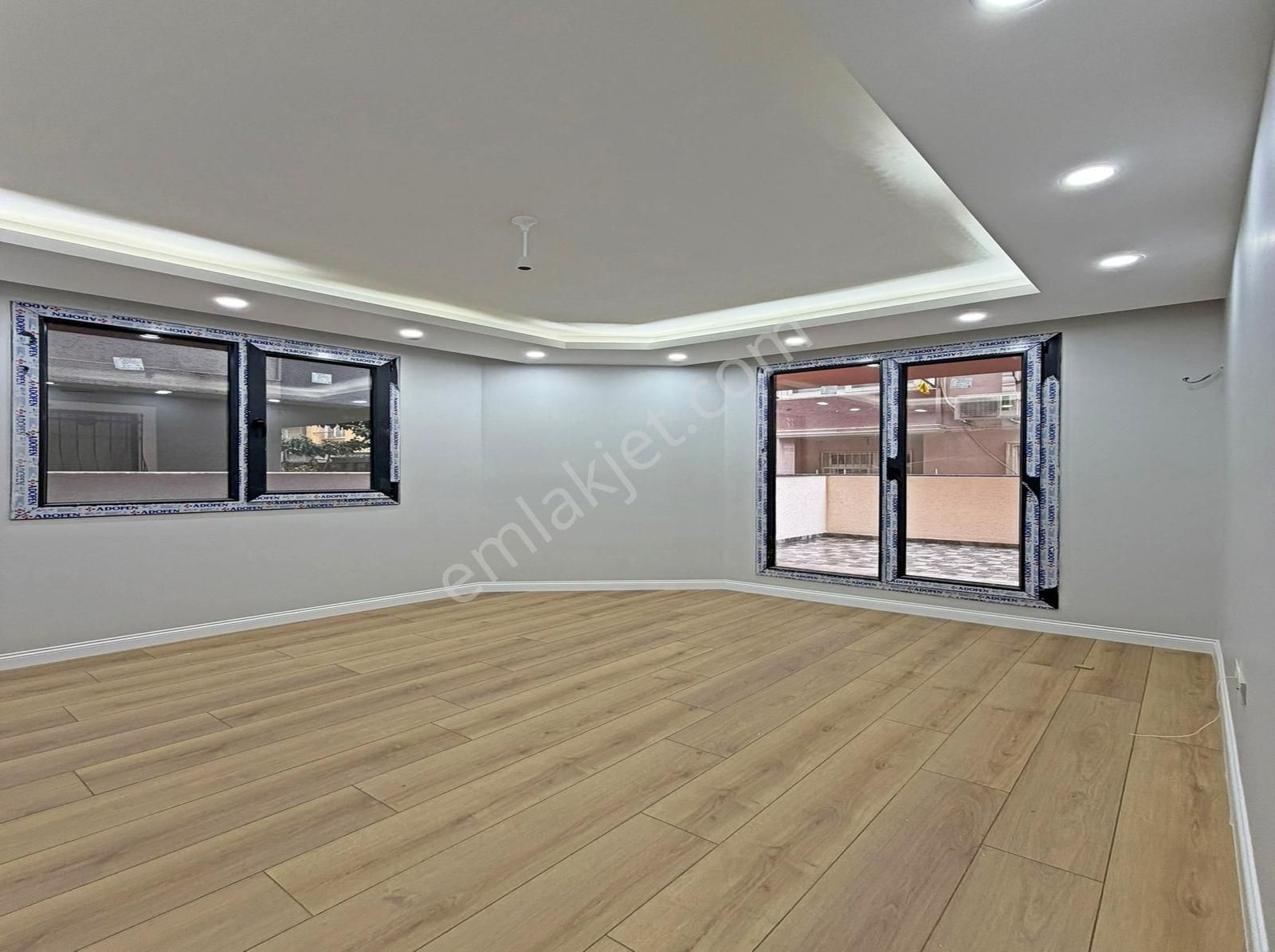 Metrobüse Yakın Sıfır Binada Büyük M2 Bahçeli 2+1 Bahçe Katı