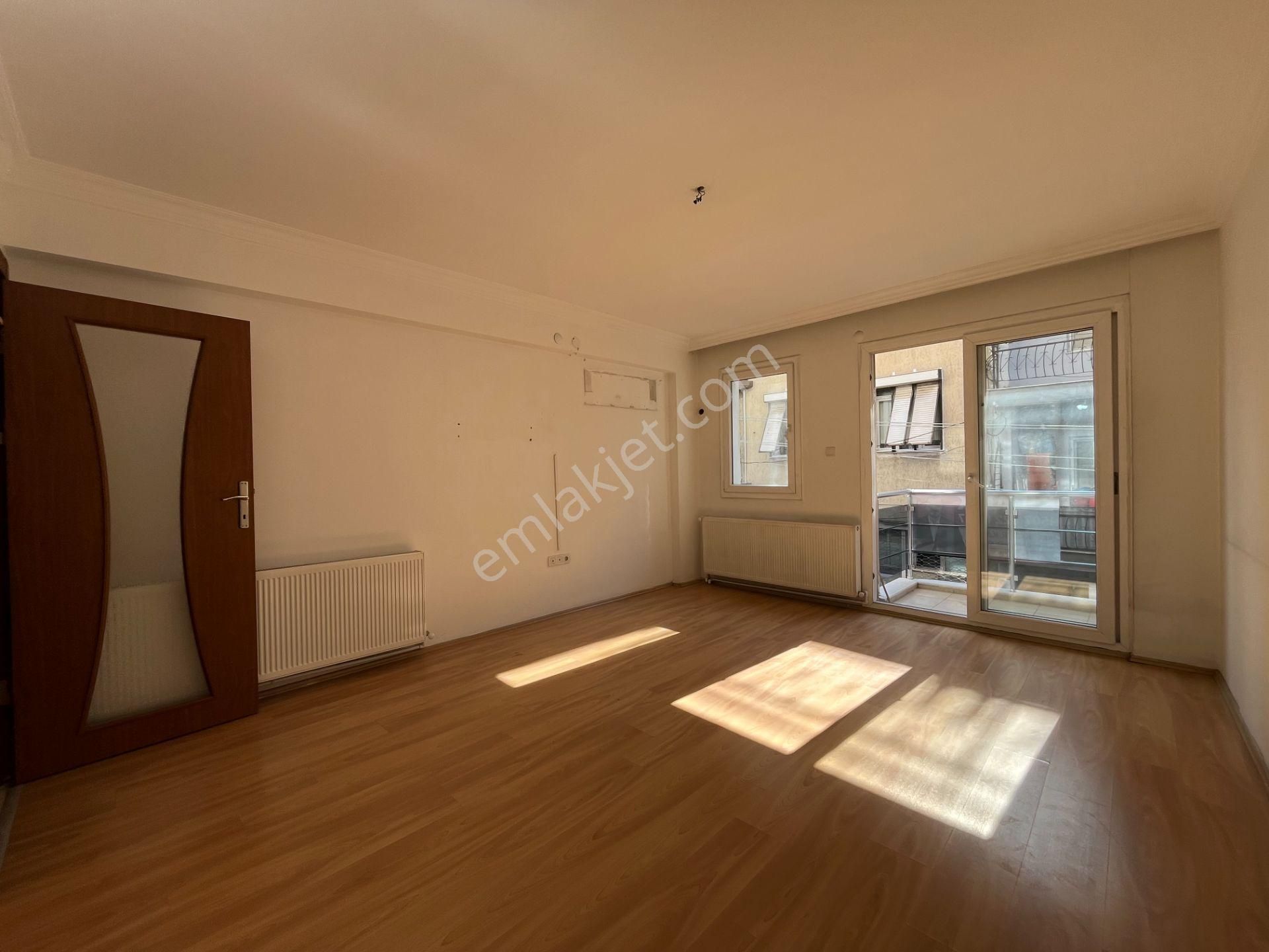 Bayraklı Sevgi Yolu Yakını Doğalgazlı Ve Ankastreli 2+1 Kiralık Daire