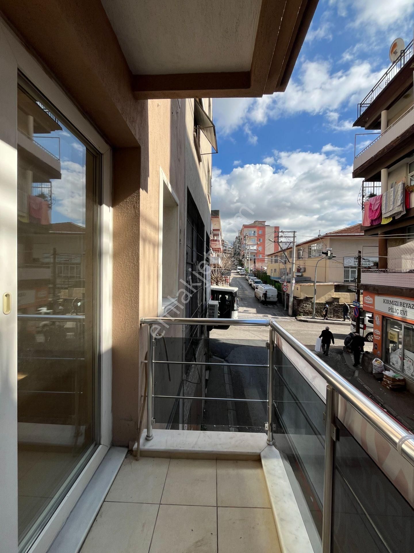 Bayraklı Sevgi Yolu Yakını Doğalgazlı Ve Ankastreli 2+1 Kiralık Daire - Görsel 7