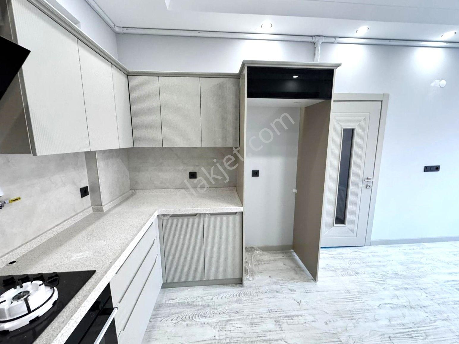 Edremit Merkez'de Aygülden Ön Cephe Sıfır Doğalgazlı Ebeveyn Banyolu Asansörlü Acil2+1 Satılık Daire - Görsel 8