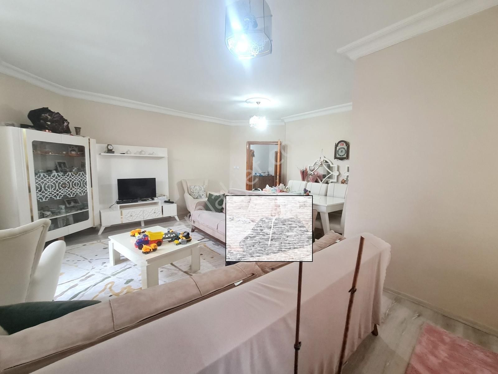 Oğuzlar Mh. Merkezi Konumda Asansörlü Sitede Ara Kat Daire - Görsel 2