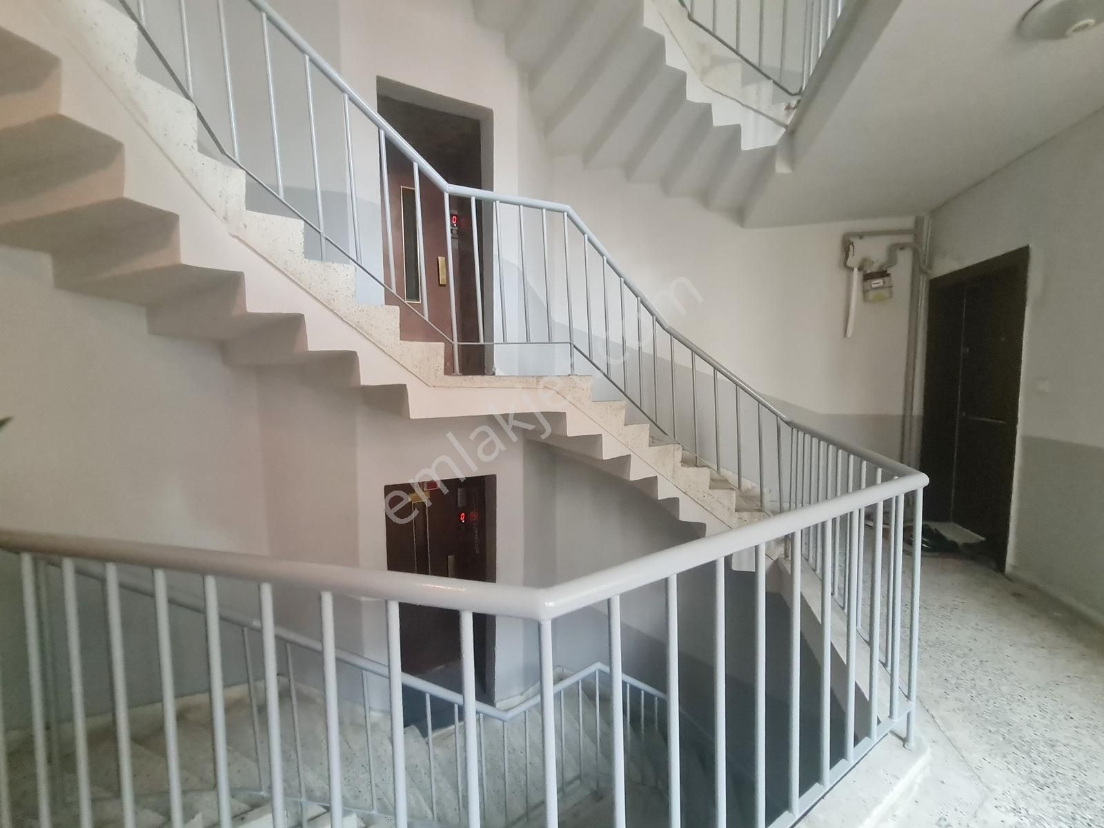 Oğuzlar Mh. Merkezi Konumda Asansörlü Sitede Ara Kat Daire - Görsel 7