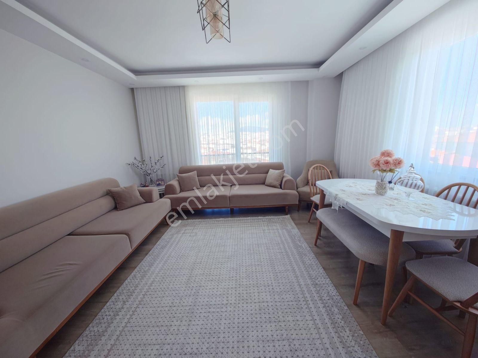 Pendik Çamçeşmede Satılık 2+1 90 M2 7 Kat Daire