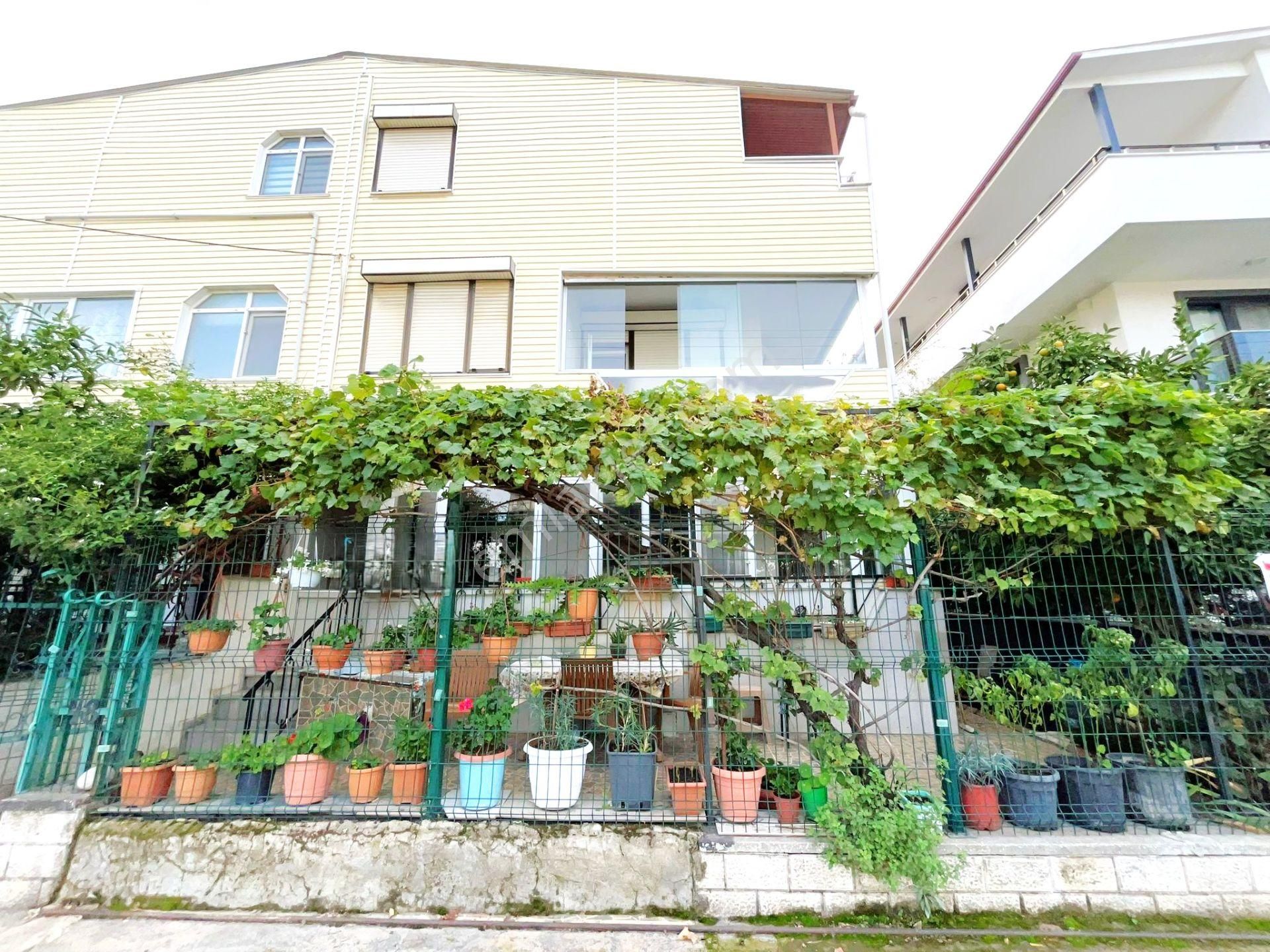 🌜aygül'den 🌛akçay Pazar Pazarı Mevkii 🌛 Çift Mutfaklı Geniş Bahçeli Ve Teraslı 4+1 Satılık Villa